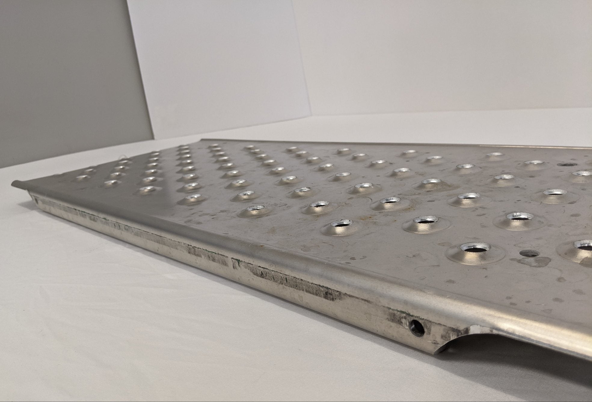 Freightliner 33" x 13 ¾" Recess Fixed Deck Plate - P/N A22-72421-004 (6550909354070)