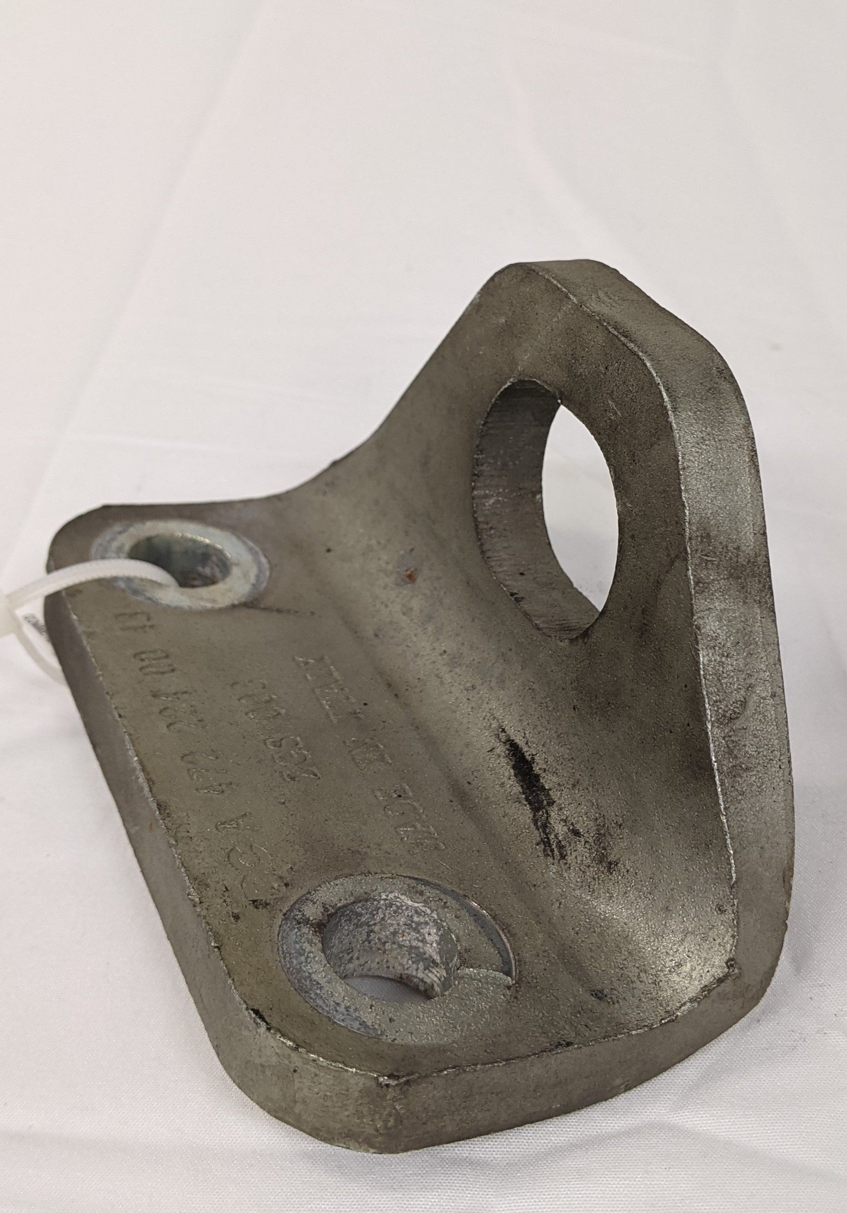 Used FTL Cascadia P3 Engine Head/Block Rear Lift Bracket - A 472 224 00 43 (10047698305340)