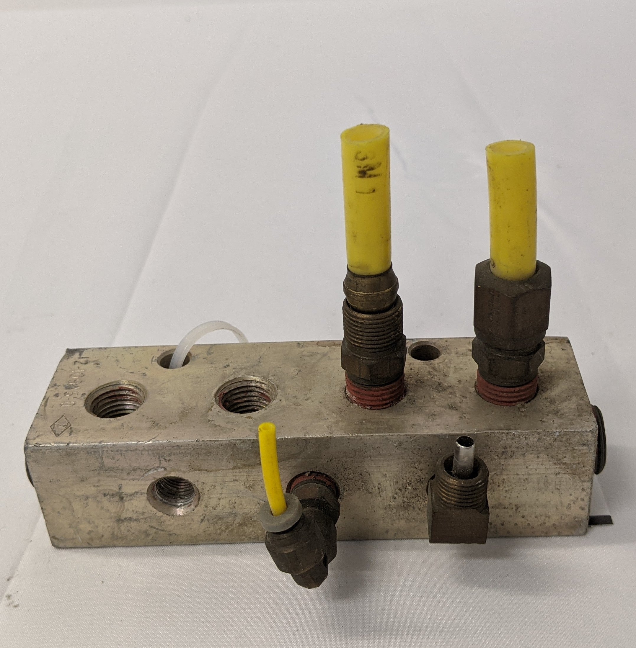 Used Freightliner Constant Air Manifold Junction Block - P/N 12-10945-000 (10029739245884)