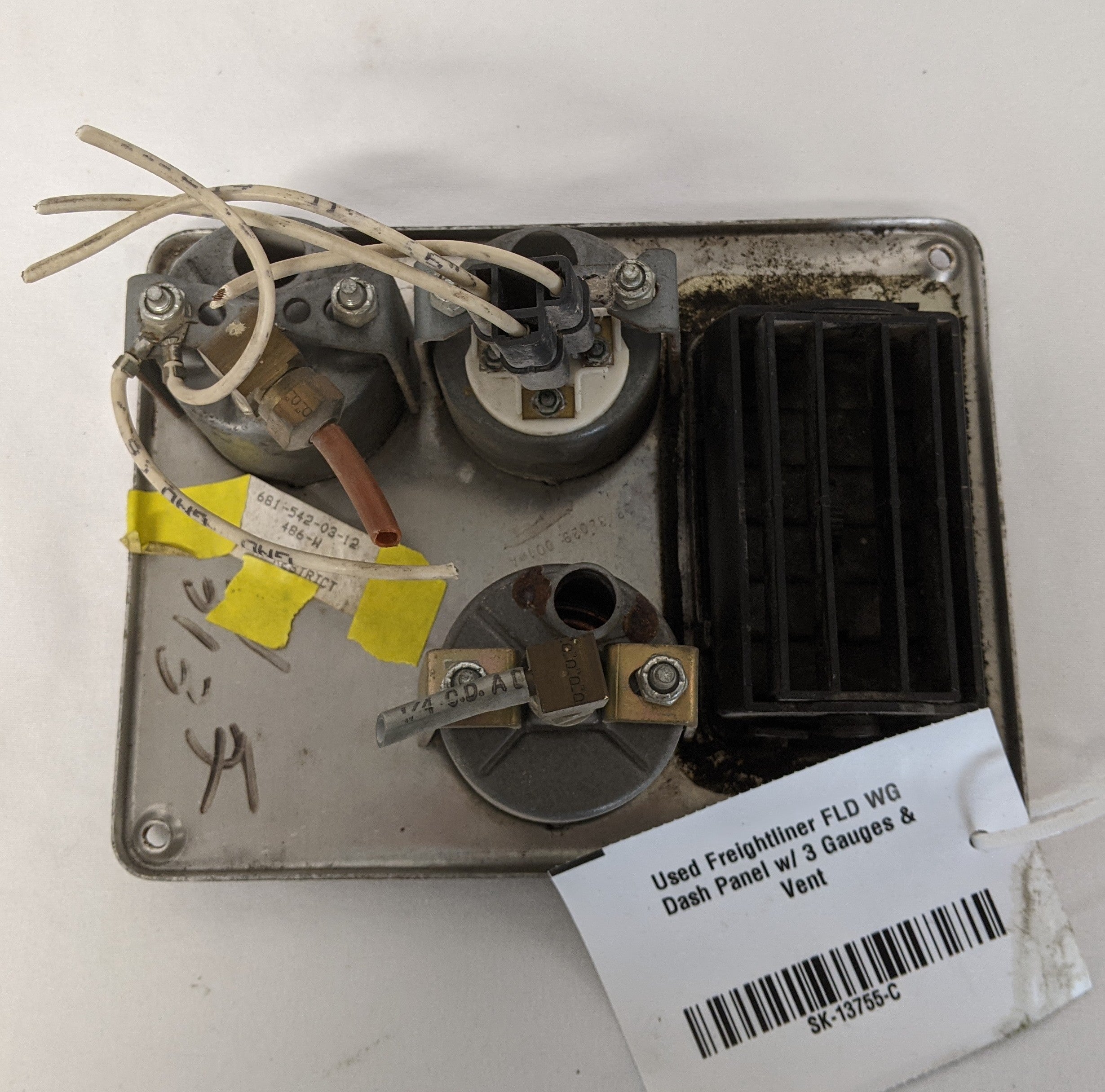 Used Freightliner FLD WG Dash Panel w/ 3 Gauges & Vent -P/N 22-32029-001 (9995490558268)
