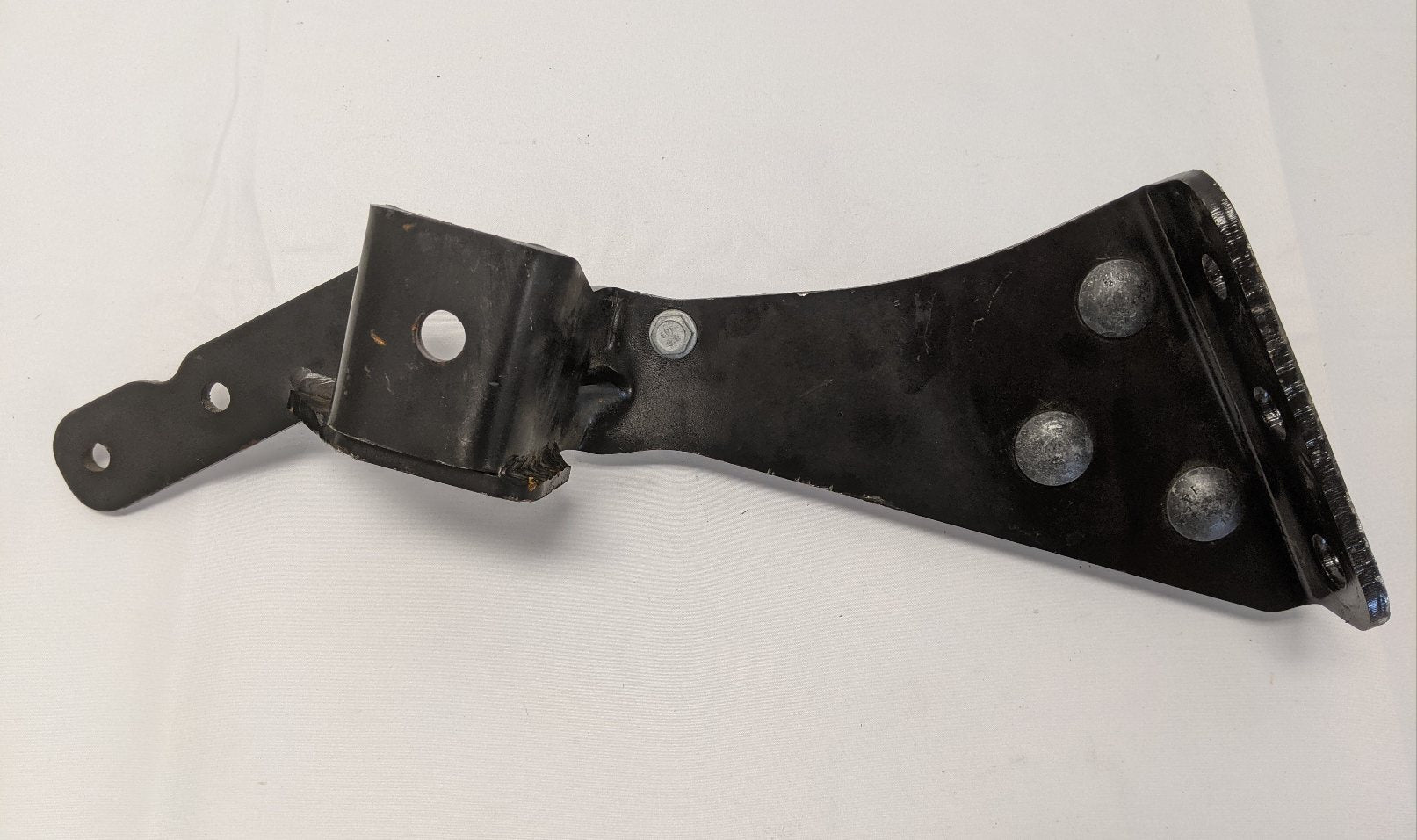 Freightliner M2 RH 10" Hood Hinge Support Bracket | A17-21007-005