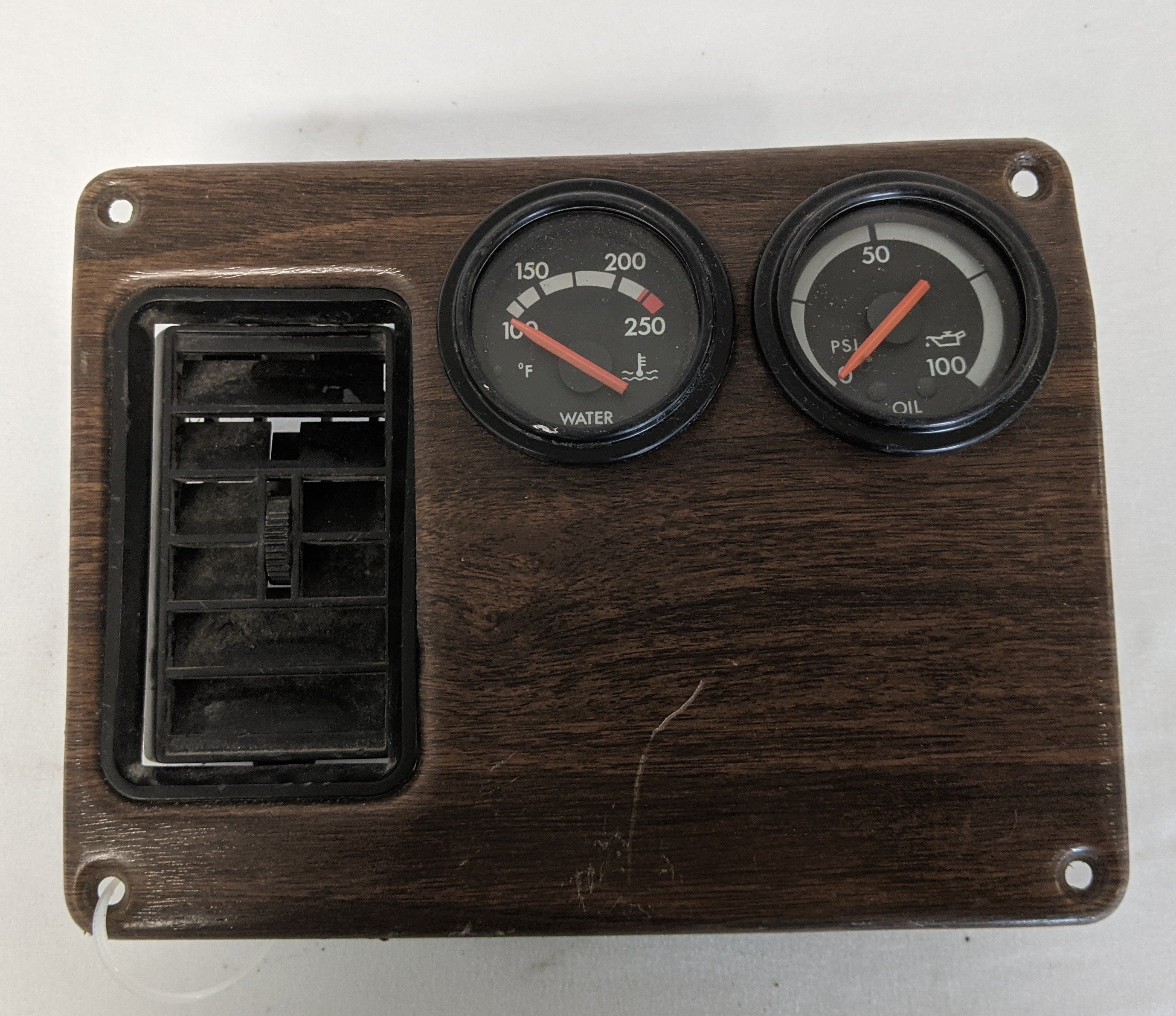 *Bent* Freightliner FLD WG Dash Panel w/ 2 Black Gauges & Vent -P/N 22-32029-001 (9995534991676)