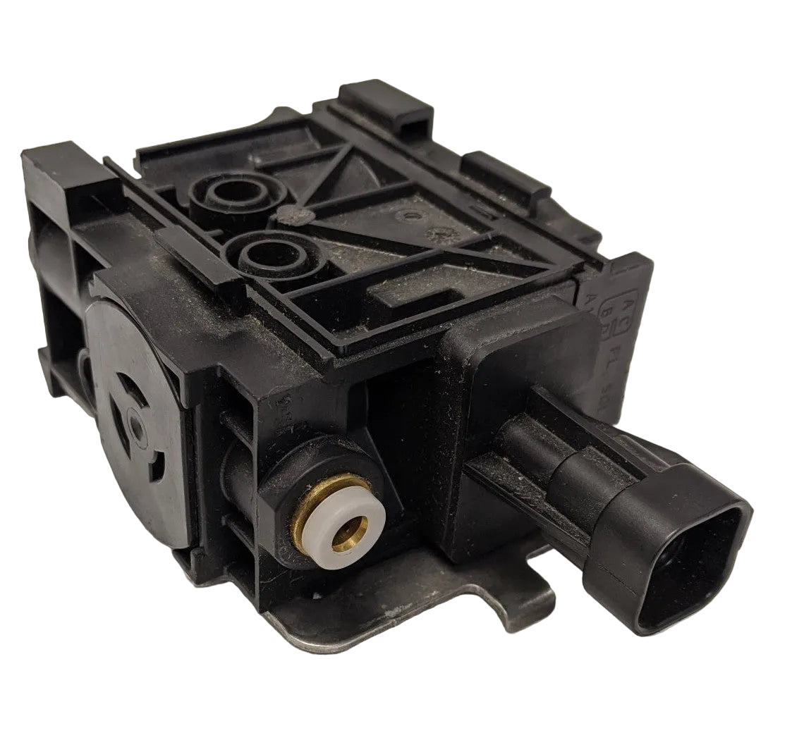 Freightliner Three Way NC AMU Solenoid Valve - P/N A12-19779-101