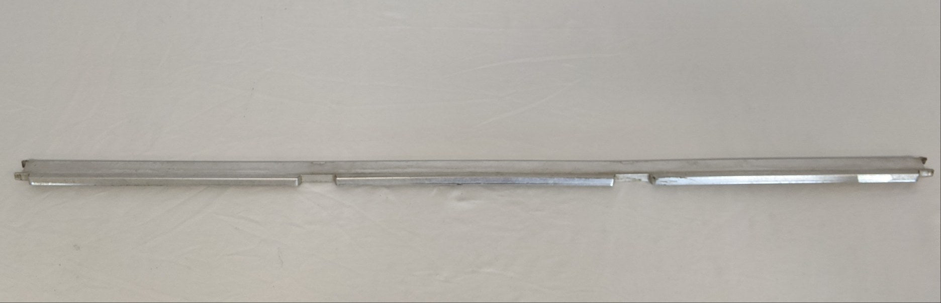 *Scratched* Freightliner FLD Classic 'Old Style' Grille Bar- P/N 18-21483-001 (10008081203516)