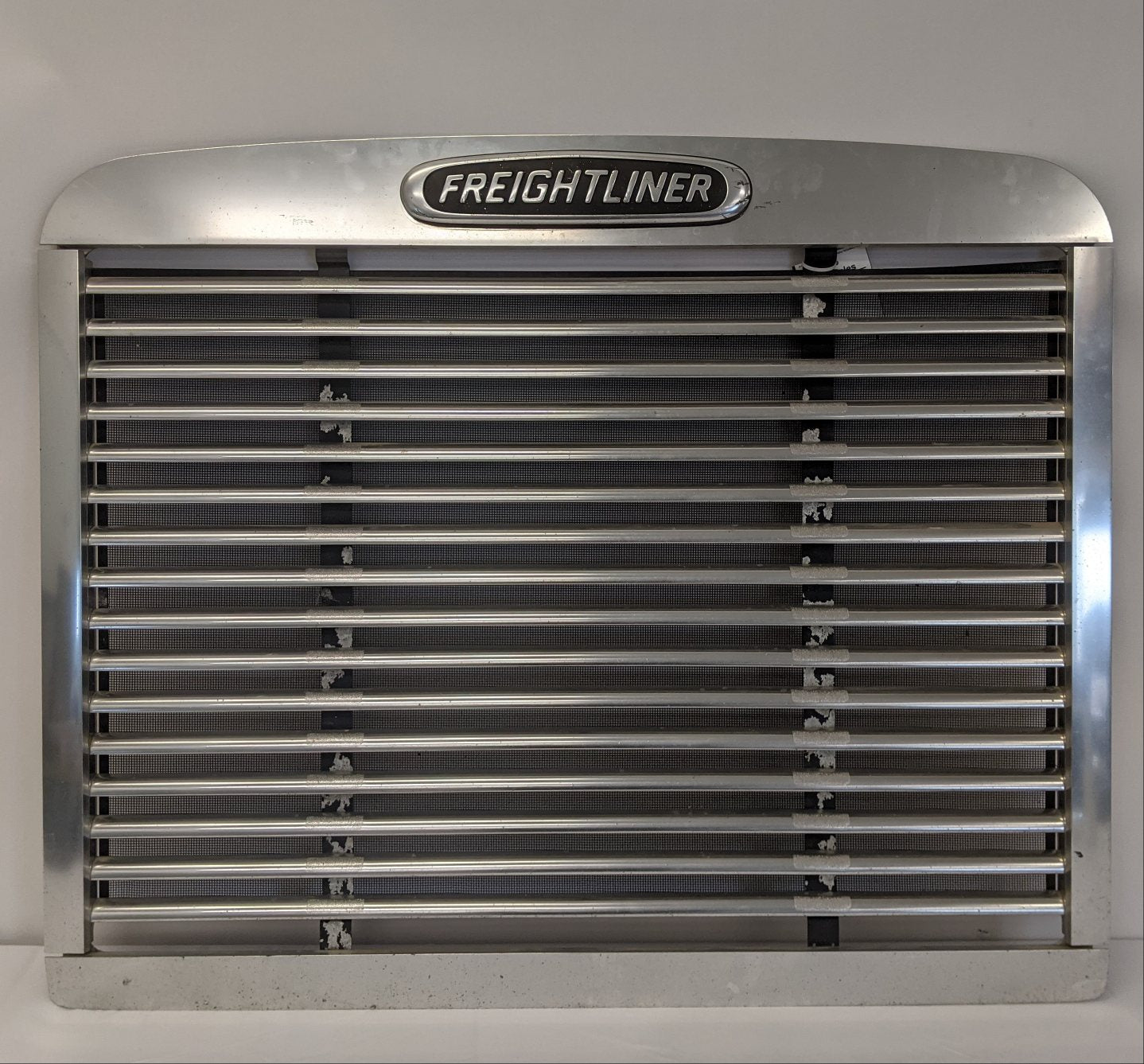 Used Freightliner FLD 112 Grille - P/N A17-12934-001 (10021334778172)