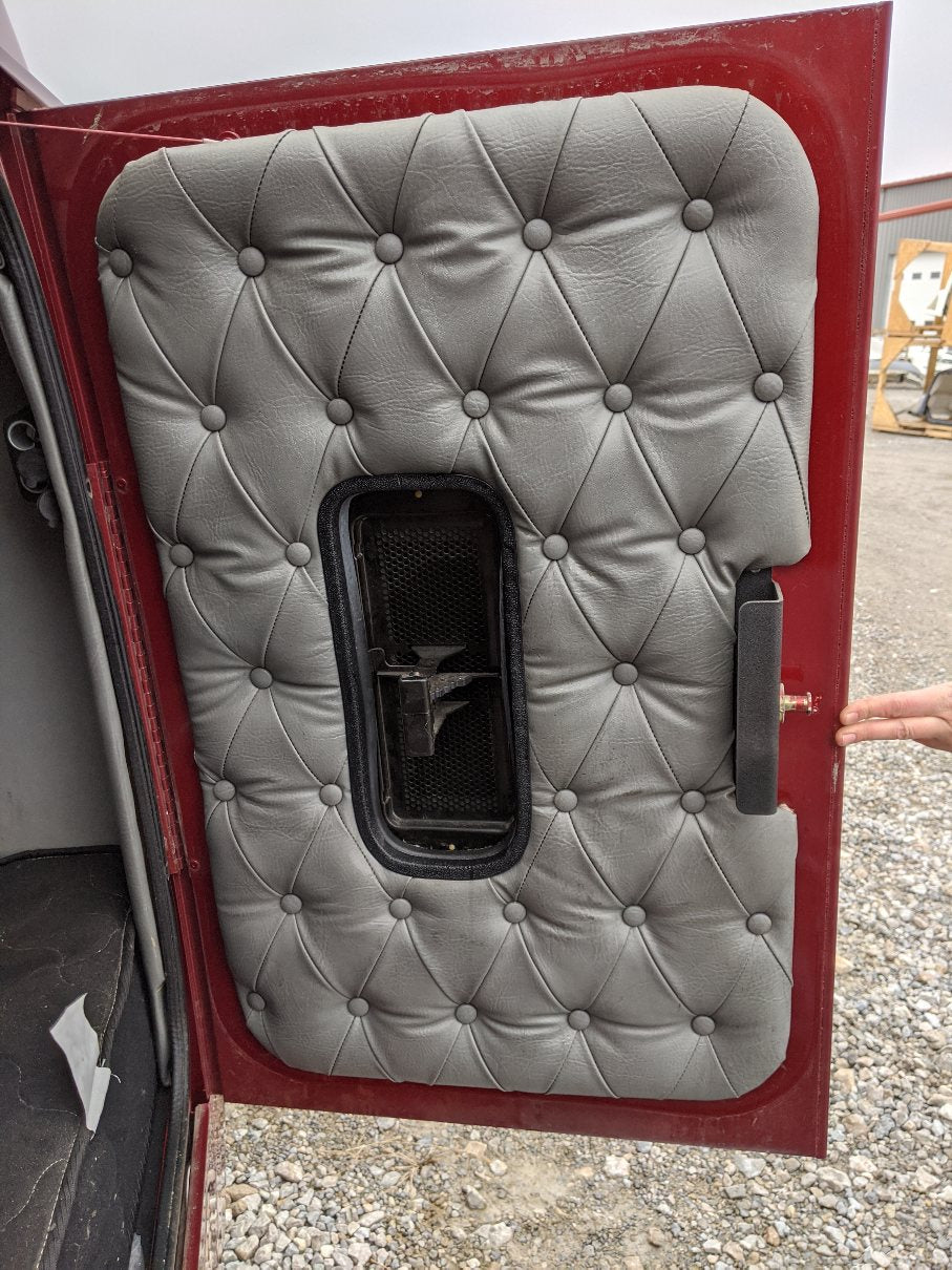 Western Star 5700XE RH Sleeper Access Exit Door Assembly - P/N A18-64143-001 (9073860182332)