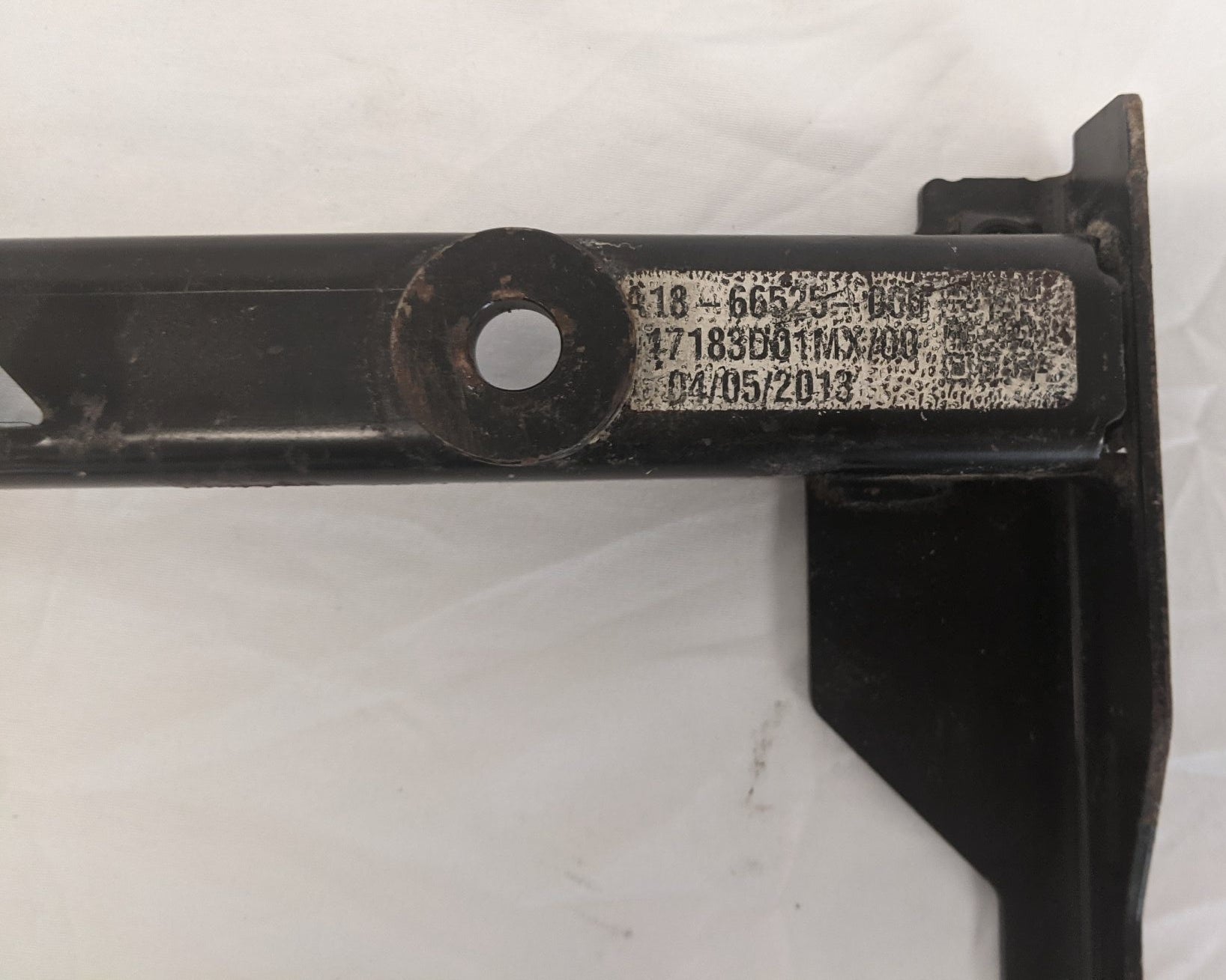 A18-66525-000 - Freightliner Cascadia P3 Lower Seat Riser (Used)