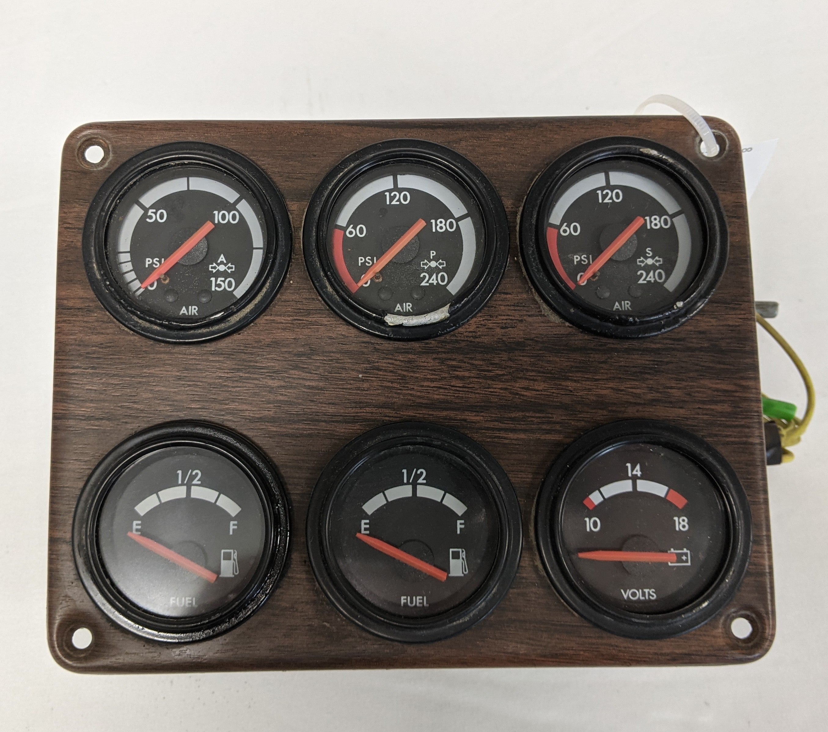 Used Freightliner FLD Woodgrain Dash Panel w/ 6 Black Gauges - P/N 22-20982-002 (9987599302972)