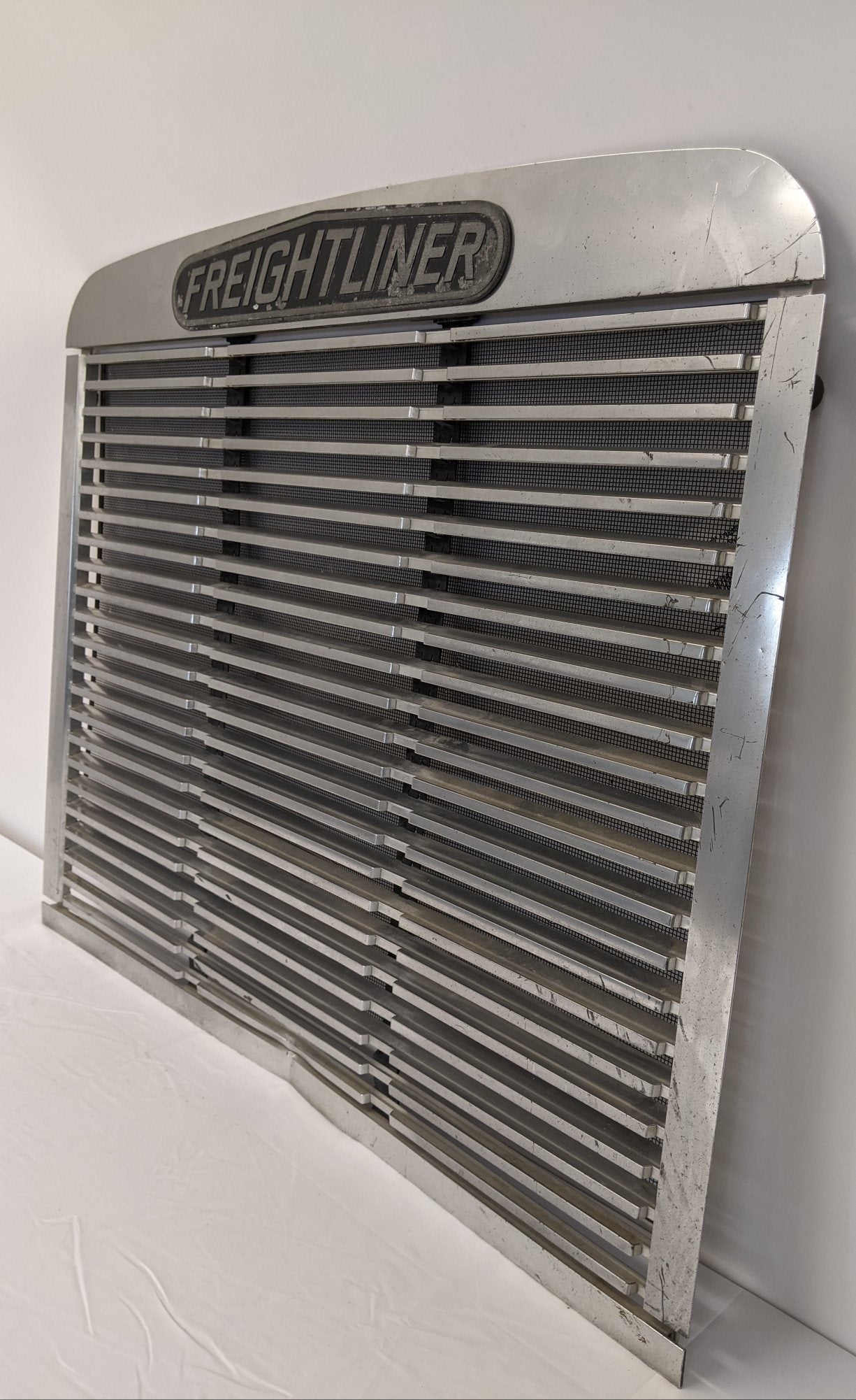 *Dented* Freightliner FLD 112 'Old Style' Grille - P/N A17-12145-000 (10021343559996)
