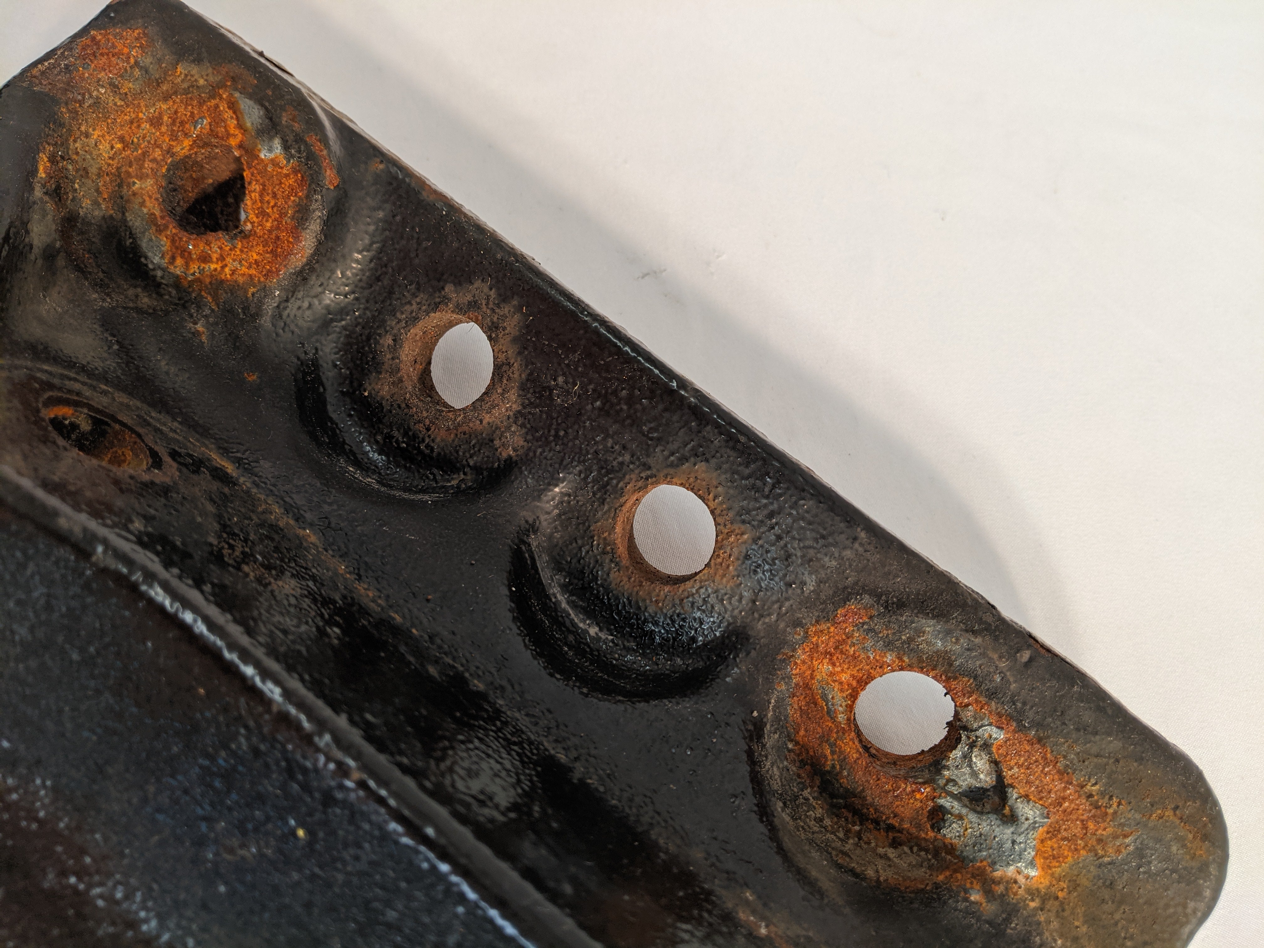 Used Freightliner Cascadia P3 DEF Tank Rear Support Bracket - P/N 04-26884-001 (10075599470908)