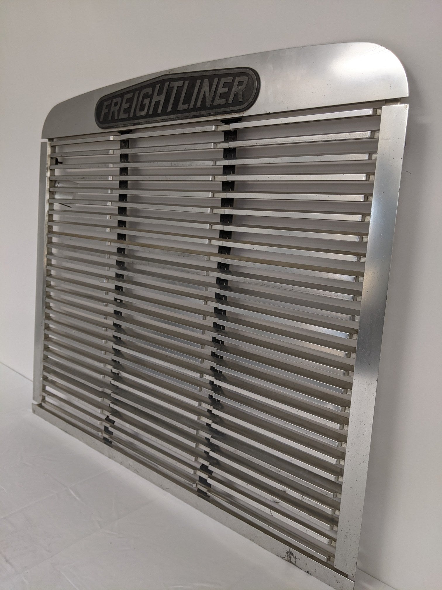 Used Freightliner FLD 120 Classic 'Old Style' Grille - A17-12131-000 (9987248783676)