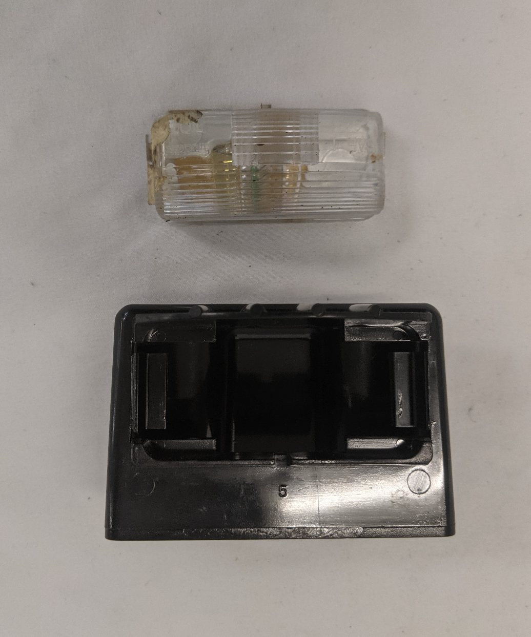 Truck-Lite Rear License Plate Light and Bracket - LIT P/N 15208, BRKT P/N 15730