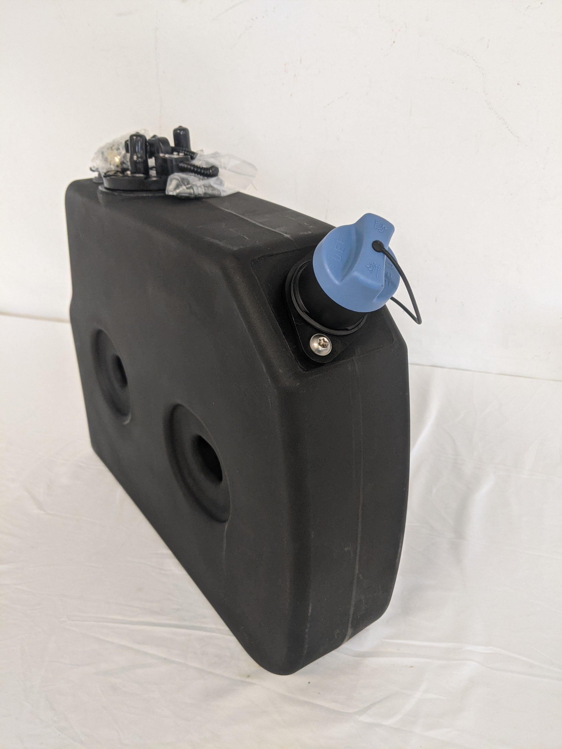New FTL 6-Gallon DEF Tank 04-31371-000 w/ Header 04-31354-004- P/N A04-35188-002