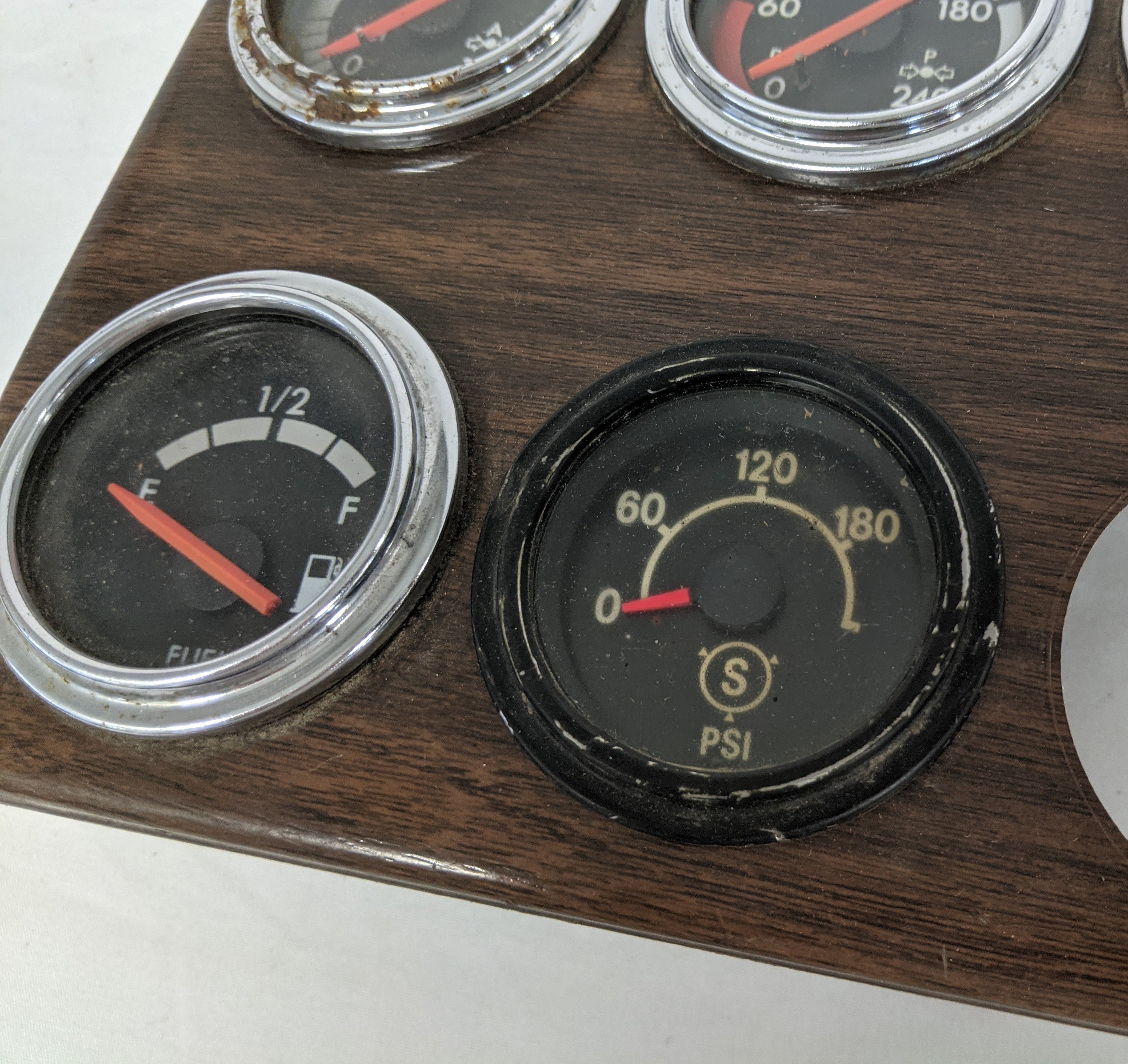 Used Freightliner FLD Woodgrain Dash Panel with 5 Gauges - P/N 22-20982-002 (9997214810428)