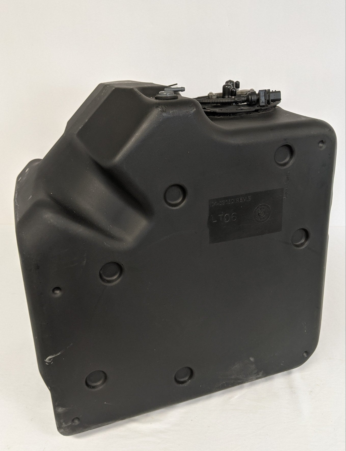 Freightliner CUM 23 Gal Remote Fill DEF Tank & Header 04-31353-005, 04-33150-000 (9971770655036)