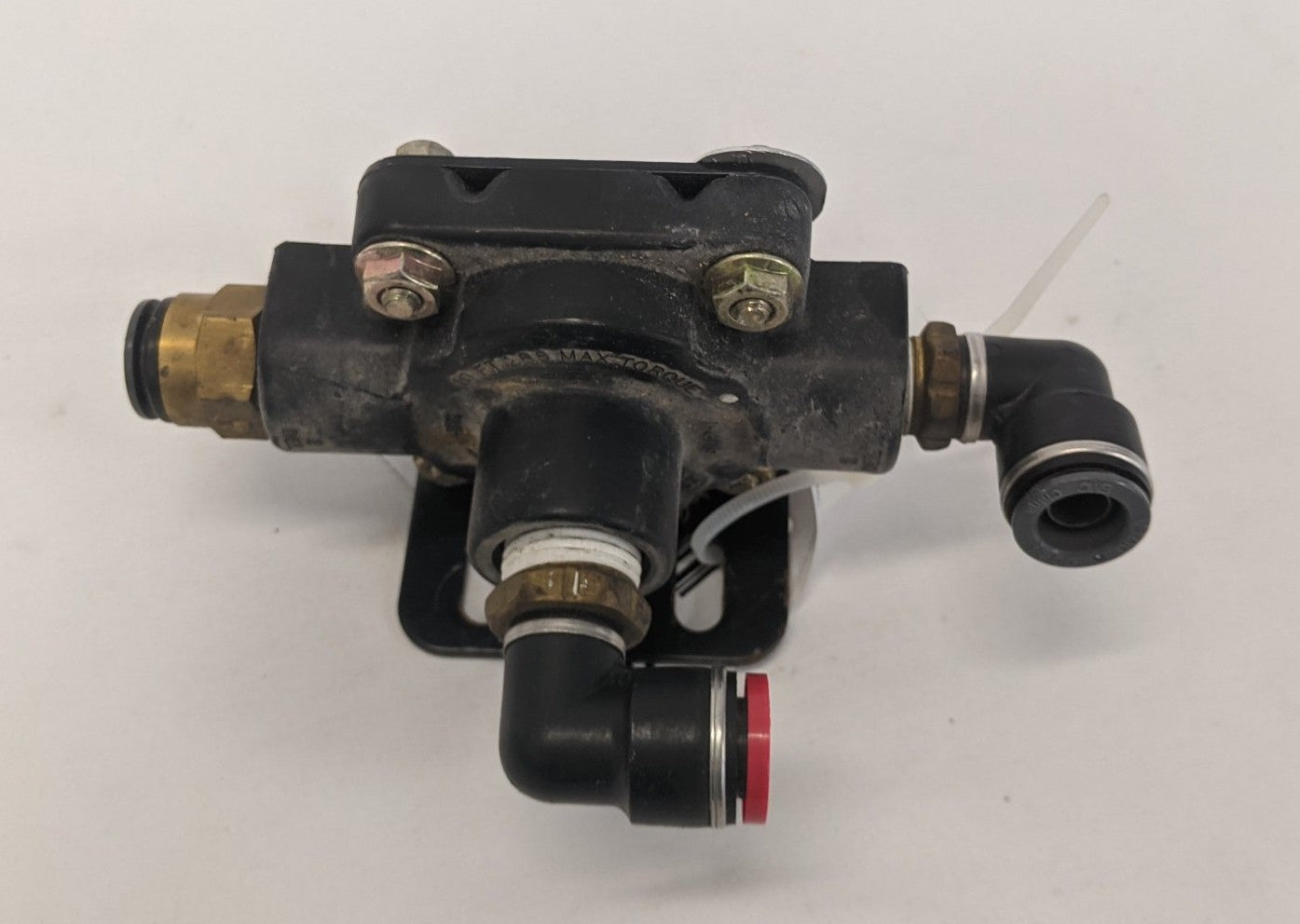 Used Bendix Quick Release Brake Valve w/ Bracket - P/N T-5007239