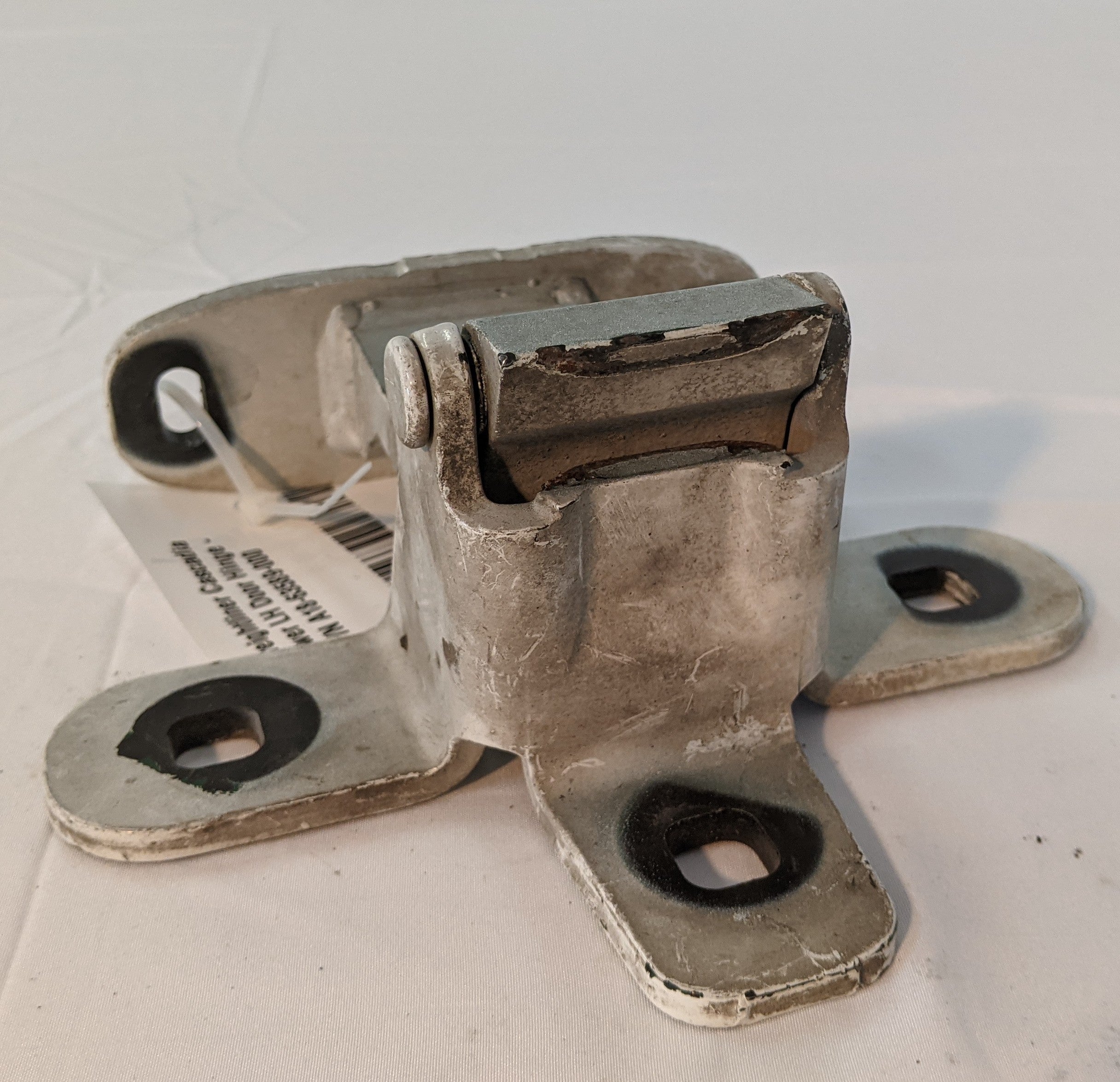 Used Freightliner Cascadia P3 Lower LH Door Hinge - P/N A18-63589-000 (10059516150076)