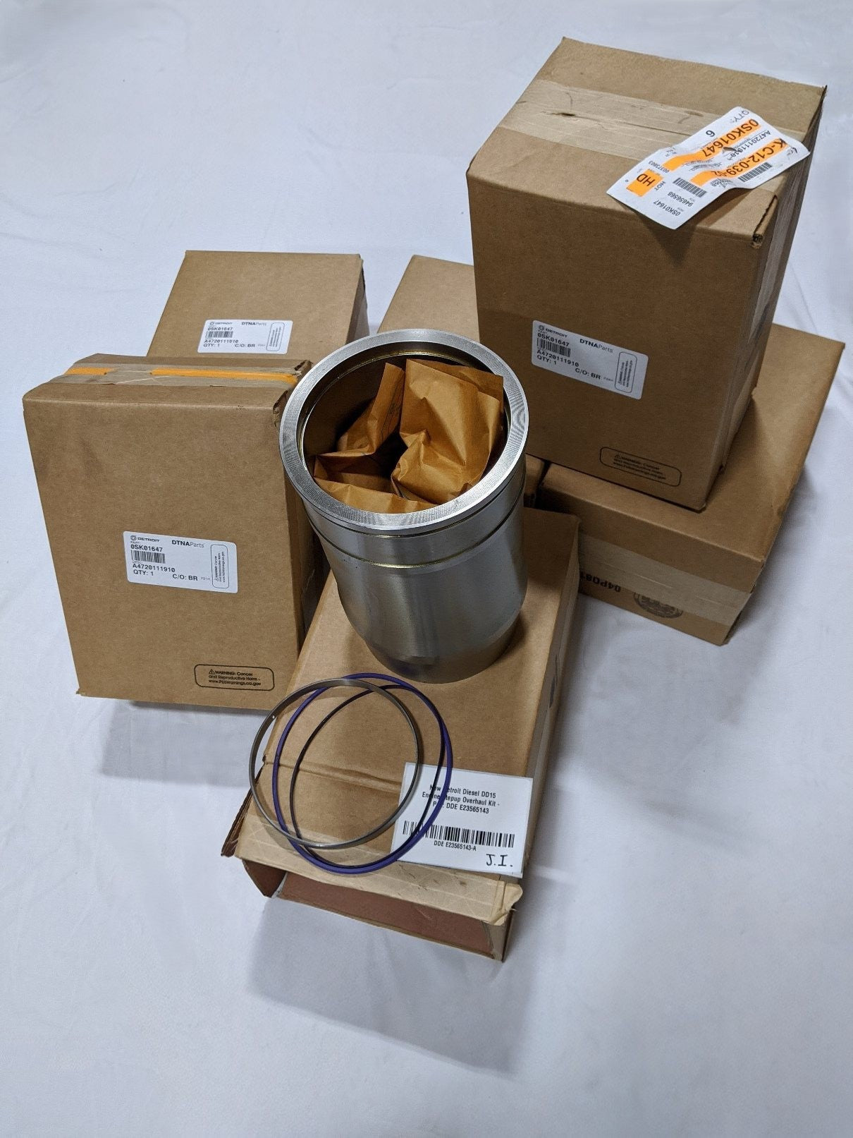 New Detroit Diesel DD15 Engine Stepup Overhaul Kit - P/N: DDE E23565143