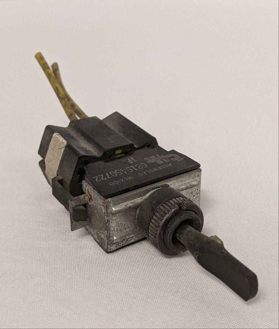 Freightliner Sleeper SPST Heater Toggle Switch - A 681 545 07 22