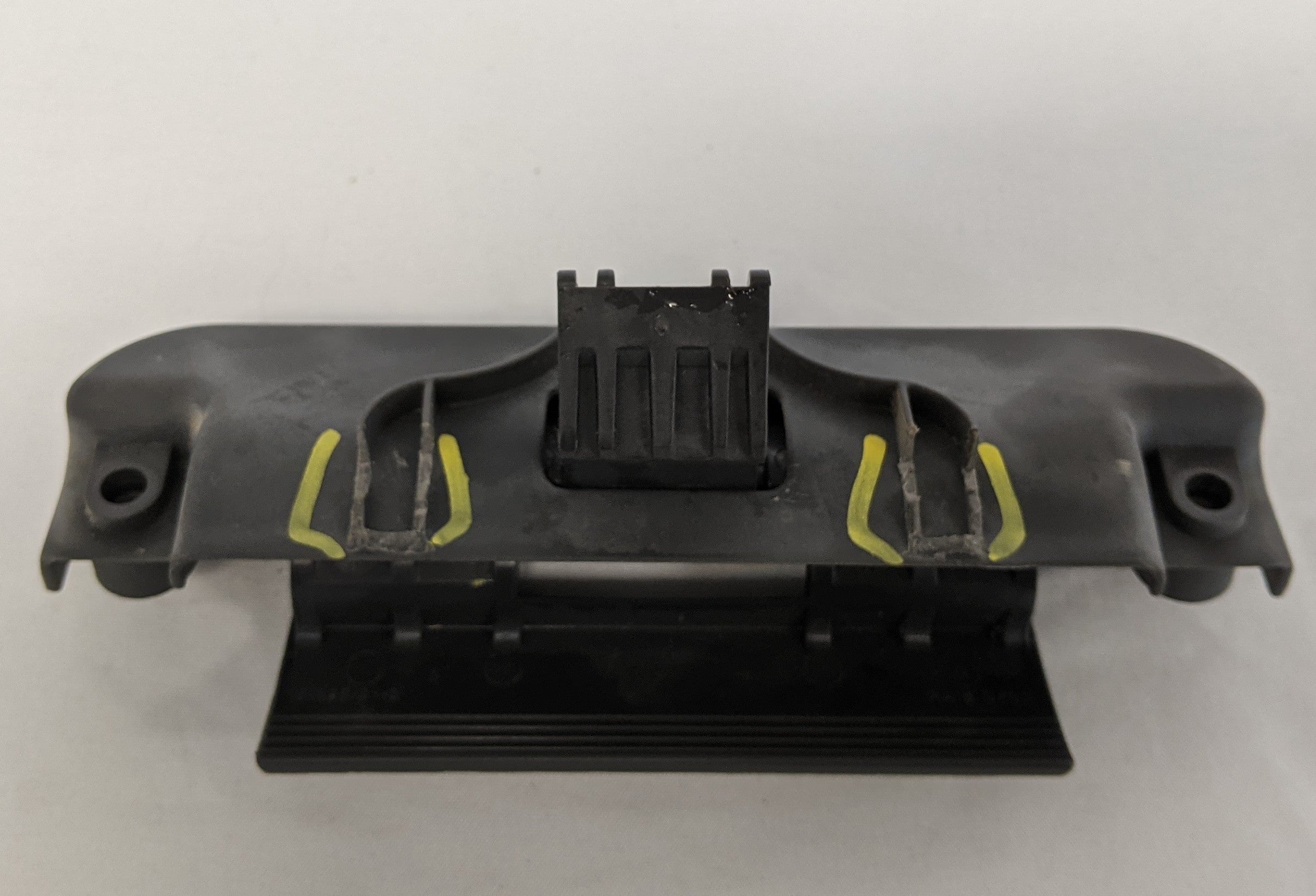 Damaged Freightliner Cascadia P3 Storage Cabinet Door Latch - P/N A18-59019-000 (10011644592444)