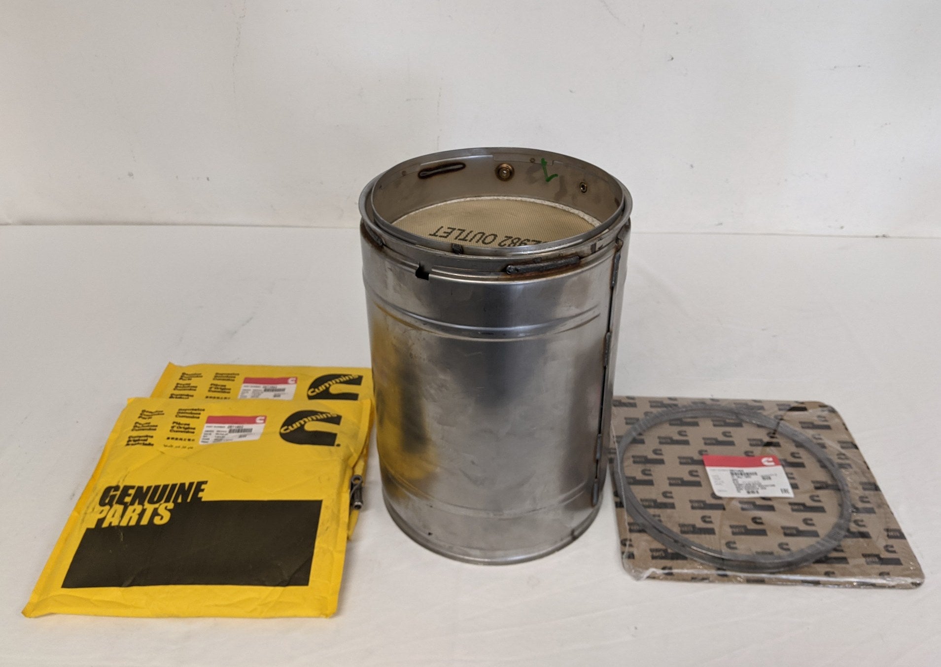 New Cummins Diesel Particulate Filter A030Z982 Kit - P/N 5579358 (9912980275516)