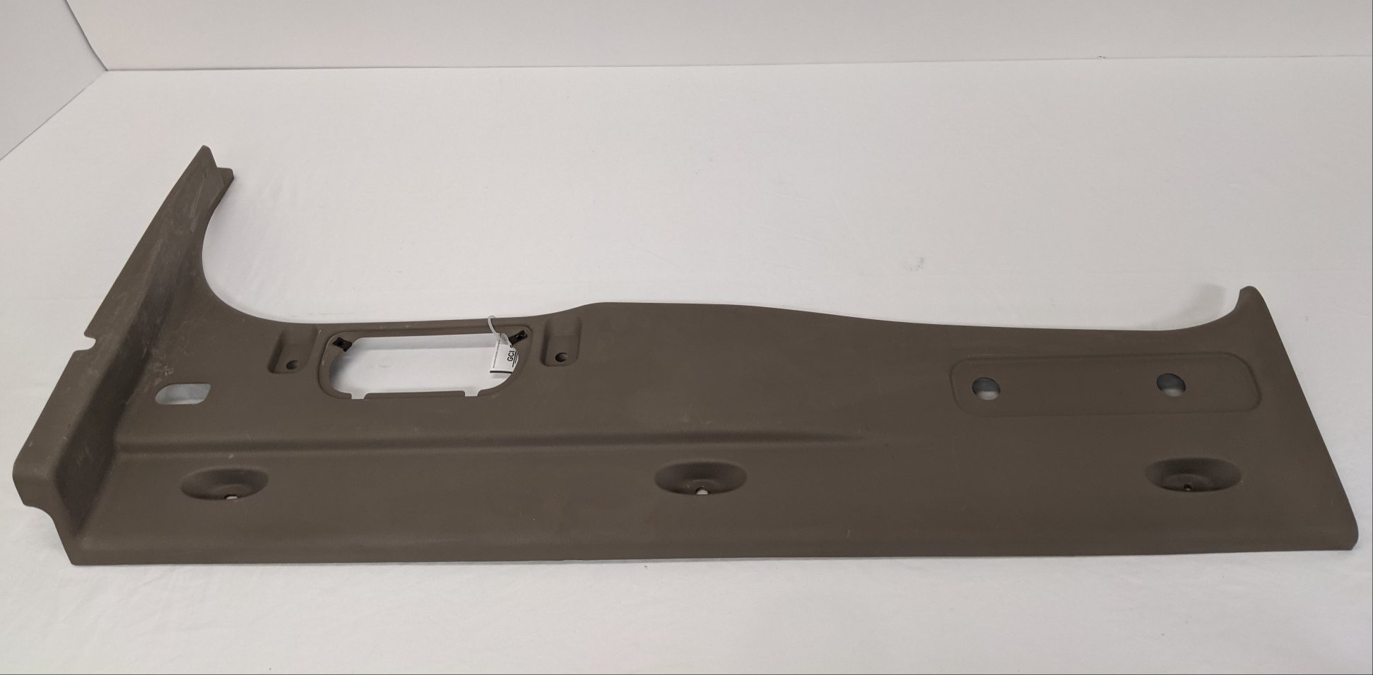 Used Freightliner Cascadia P3 RH B-Pillar Sleeper Trim - P/N A18-59744-001 (10020592156988)
