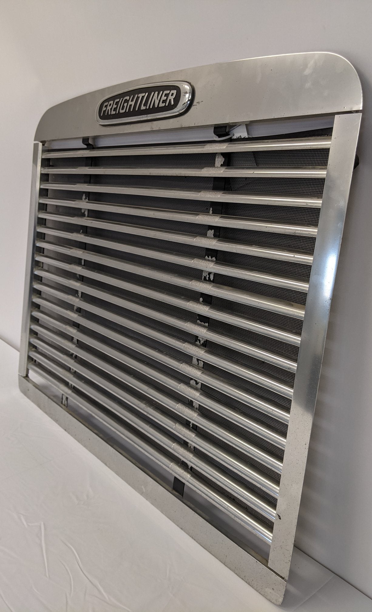 Used Freightliner FLD 112 Grille - P/N A17-12934-001 (10021334778172)