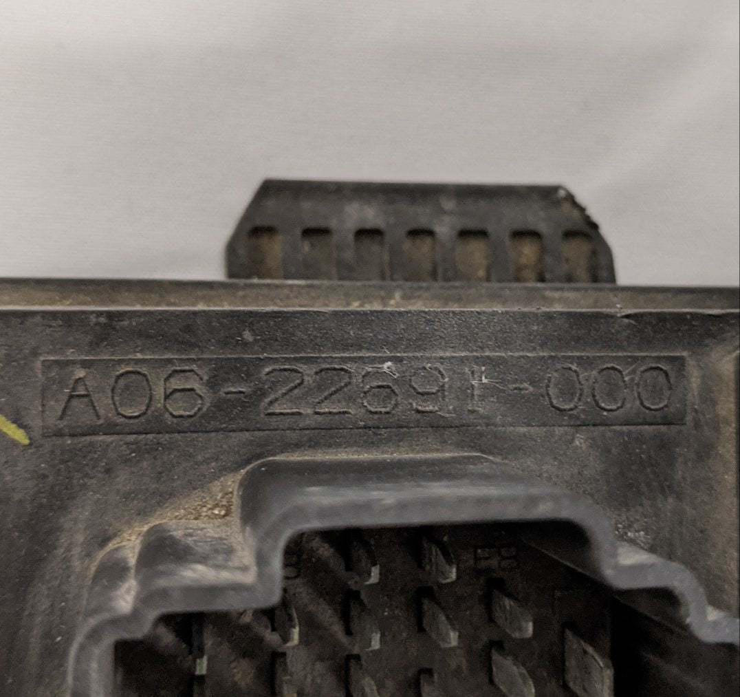 Used Freightliner Columbia Power Distribution Module Fuse Box- P/N A06-30265-000 (10042805059900)