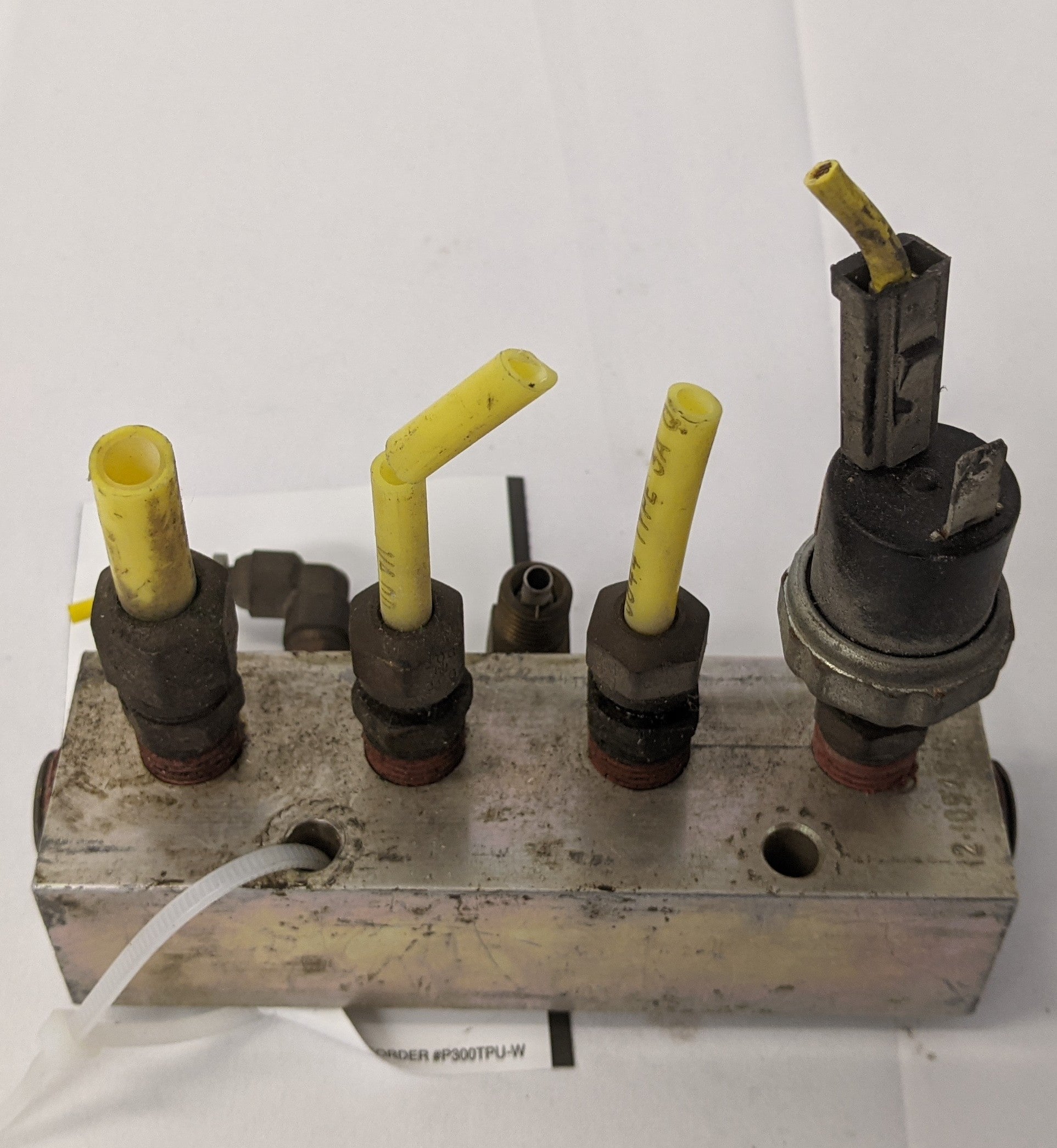 Used Freightliner Constant Air Manifold Junction Block -P/N 12-10945-000 (10032733716796)
