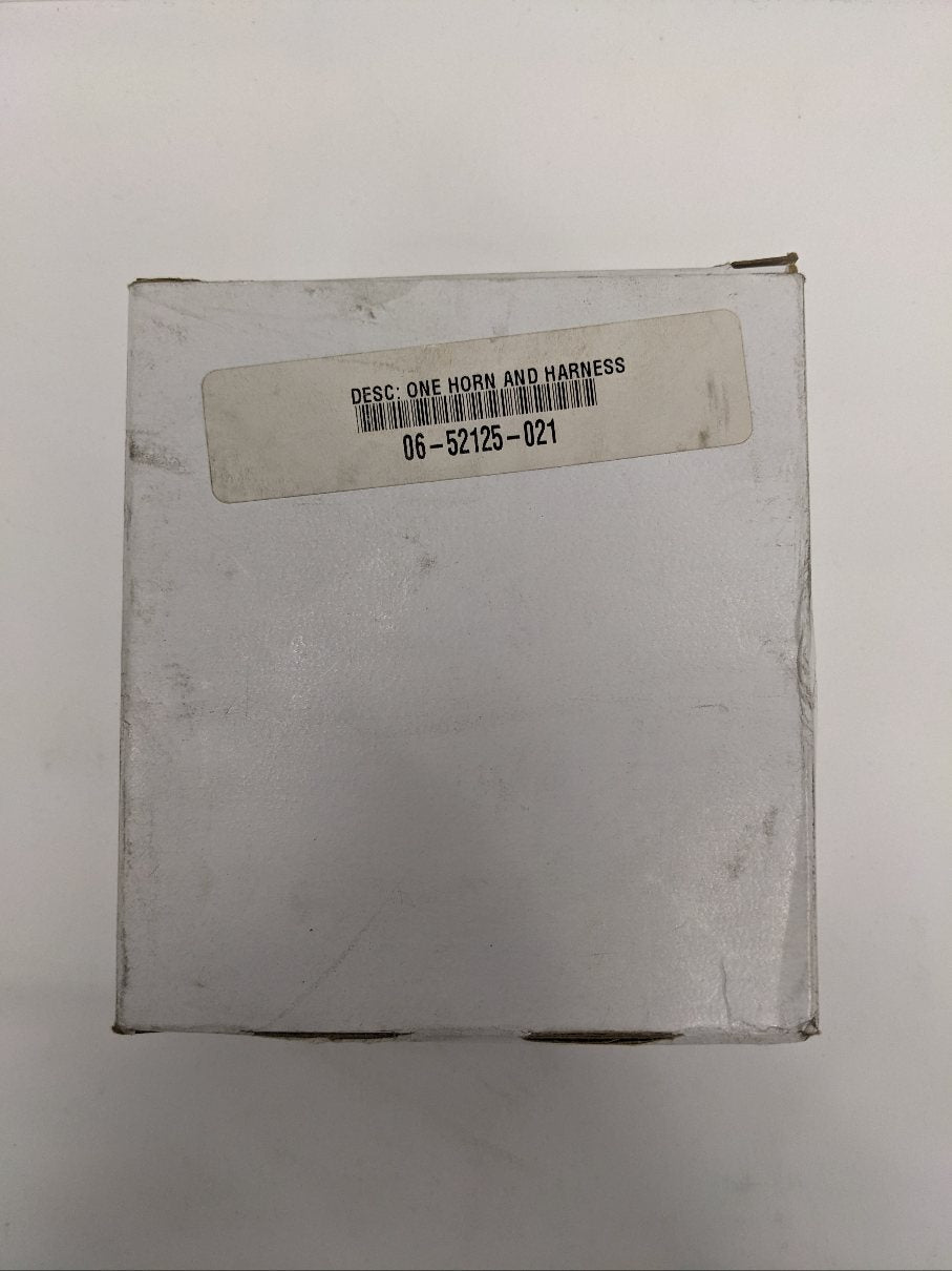 New Freightliner Electric Horn and bracket - P/N 06-52125-021 (10134534160700)