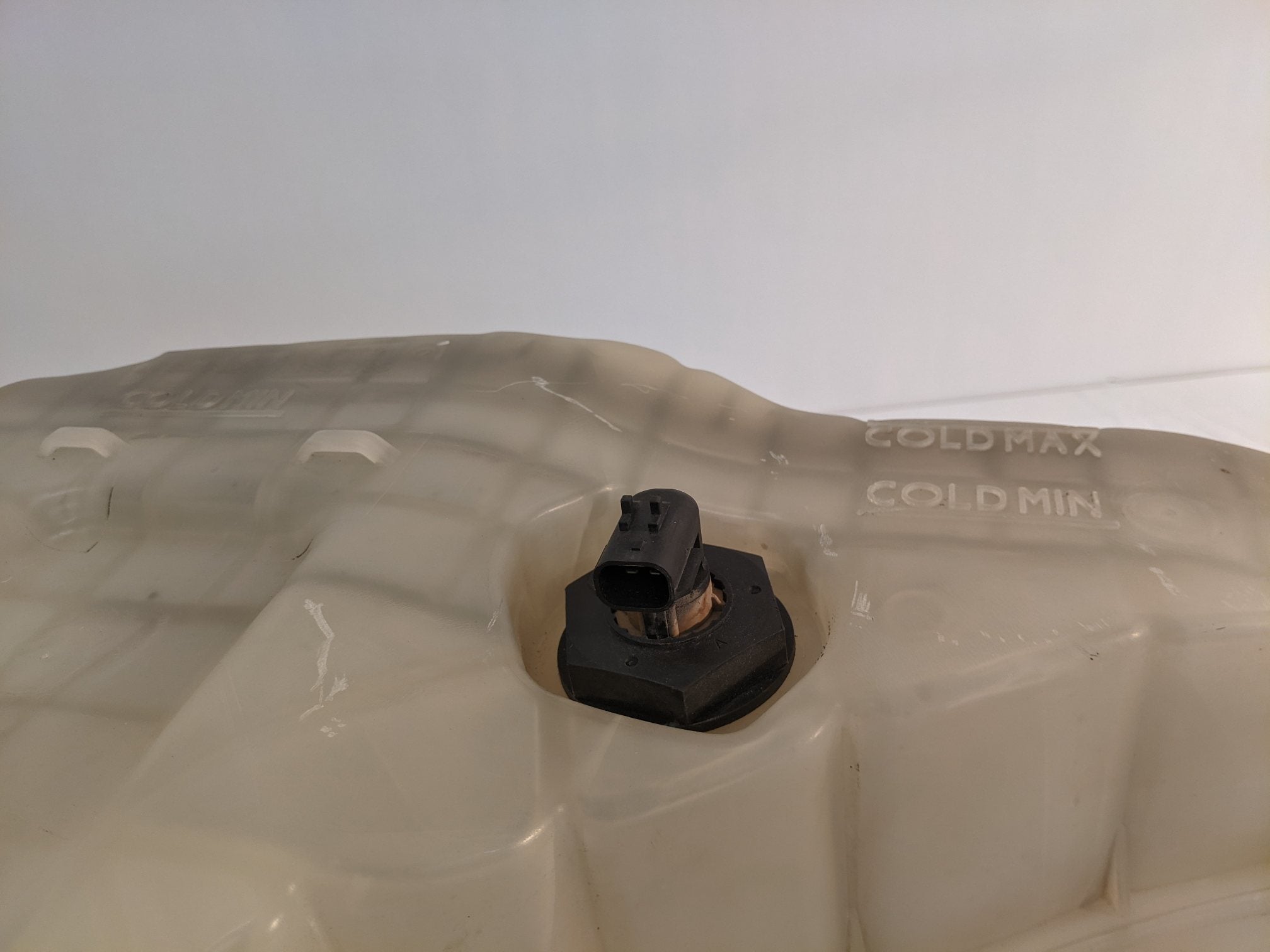 Freightliner Radiator Mounted Plastic Surge Tank - P/N A05-25263-000 (10058450960700)