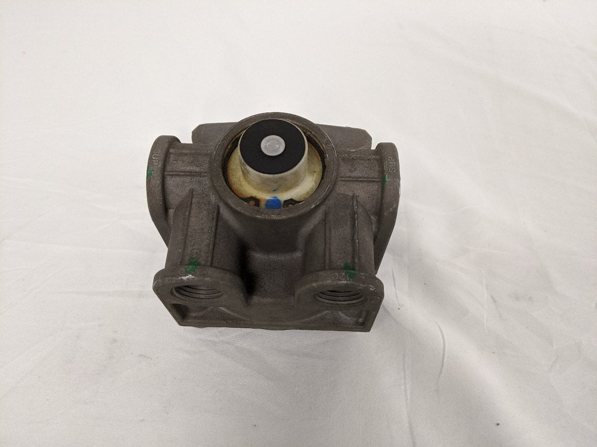 Bendix R12 5.5 PSI Air Break Relay Valve - P/N BW 109701 (9056826097980)
