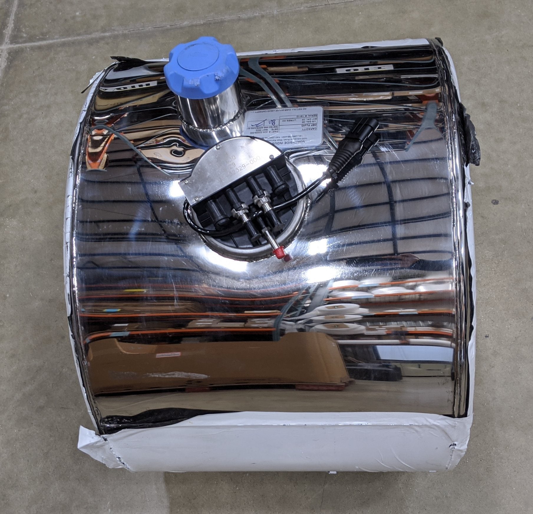 Freightliner Stainless Steel DEF Tank A04-32229-000 w/ Header P/N 04-32329-000 (9172589904188)