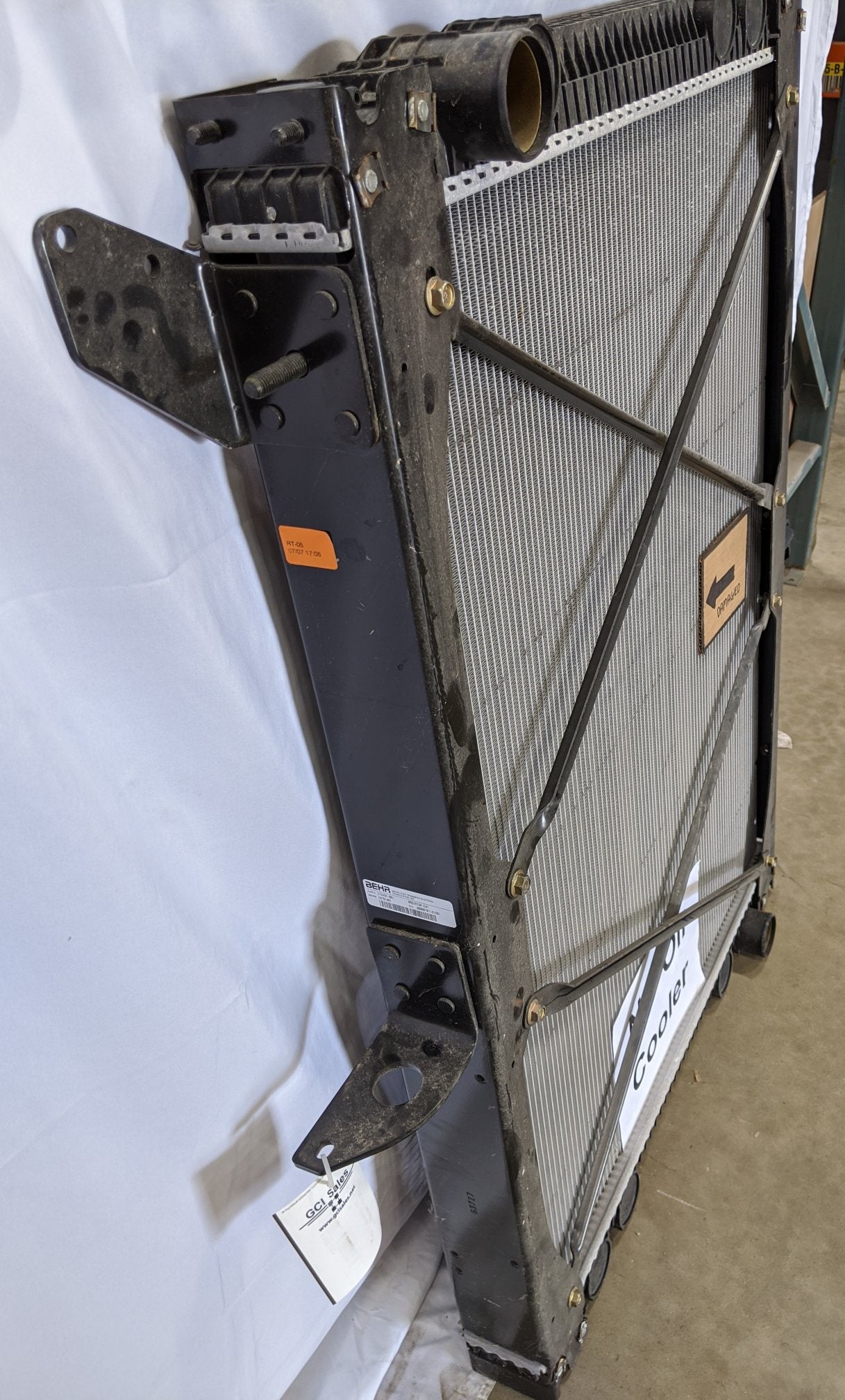 Freightliner 41 3/4" x 31 1/2" x 2" Radiator w/o Oil Cooler - P/N BHT U3701001 (9701325537596)