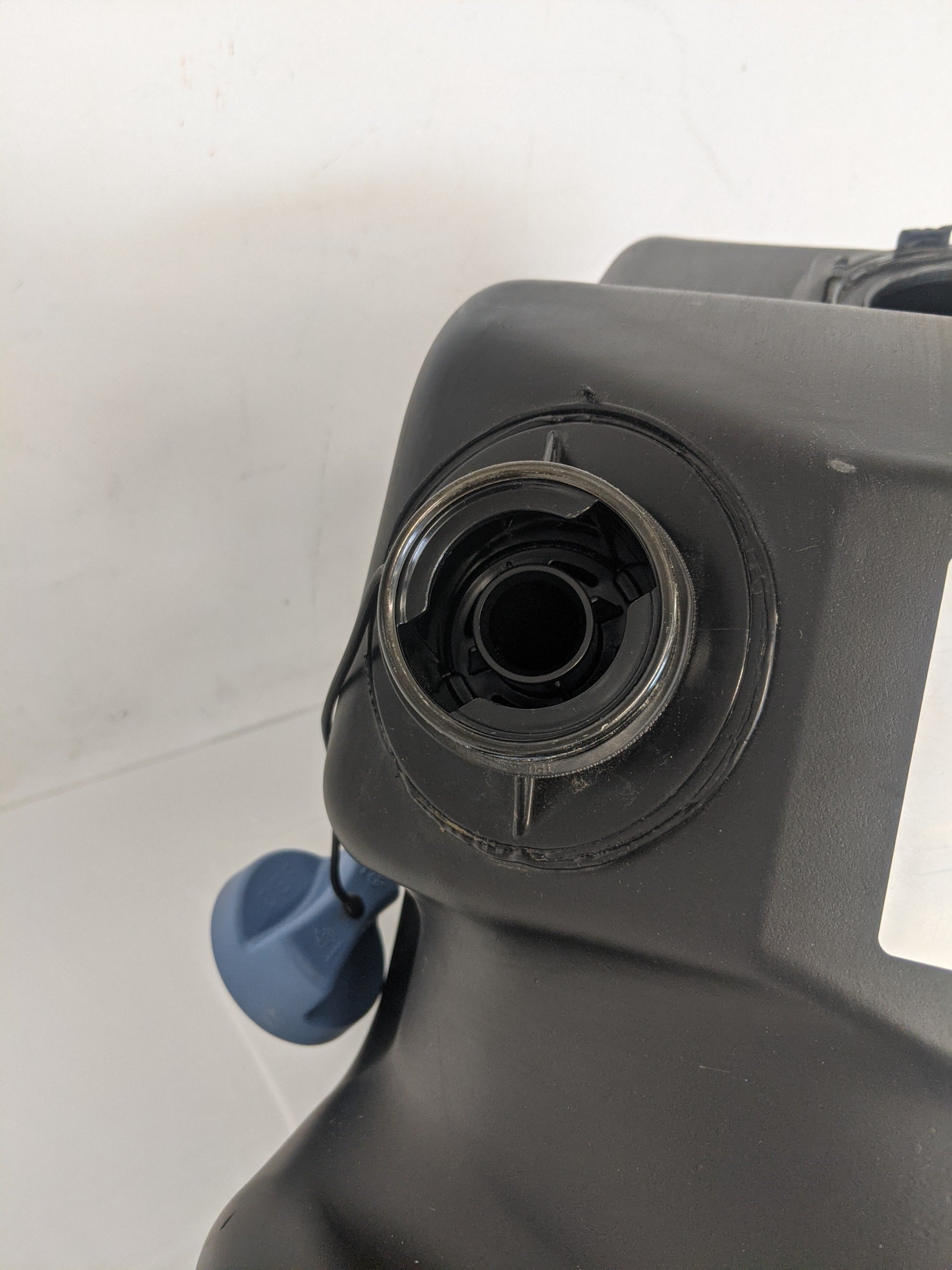 Freightliner LH Short 23 Gallon DEF Tank - P/N A04-34274-005 (8343608951100)