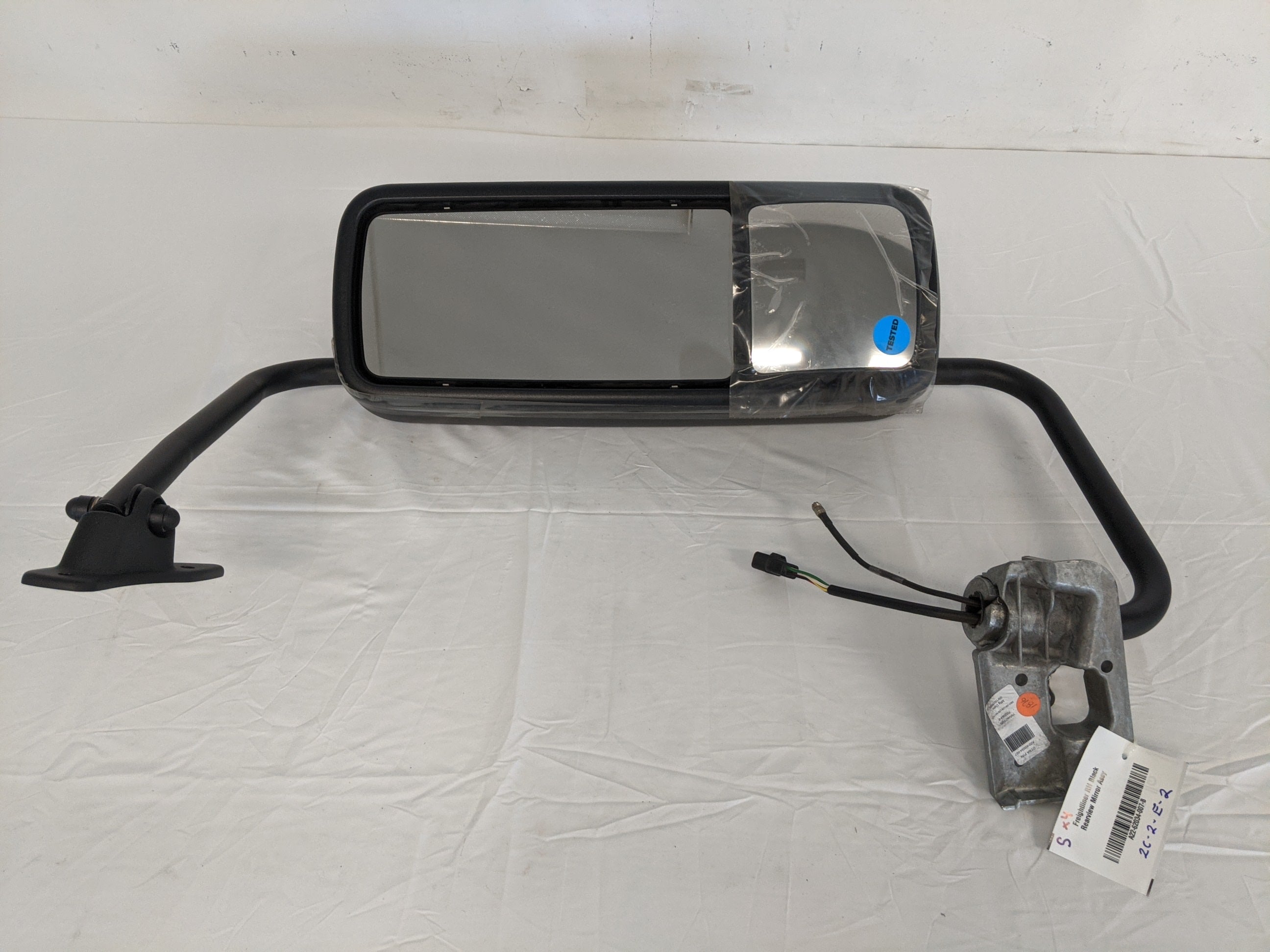 Freightliner RH Black Rearview Mirror Assy - P/N A22-62034-007 (8337974821180)