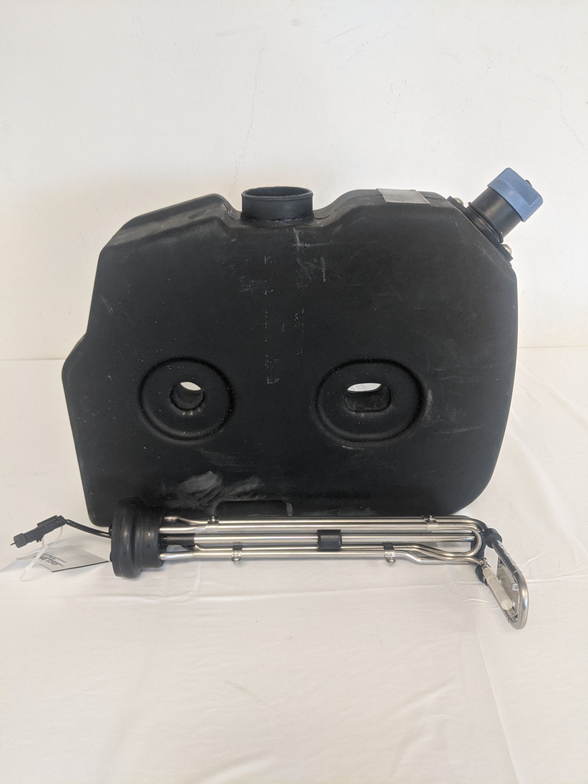 Freightliner 6 Gal DEF Tank: 04-30382-000 w/ Header: 04-30774-004 (8360630550844)