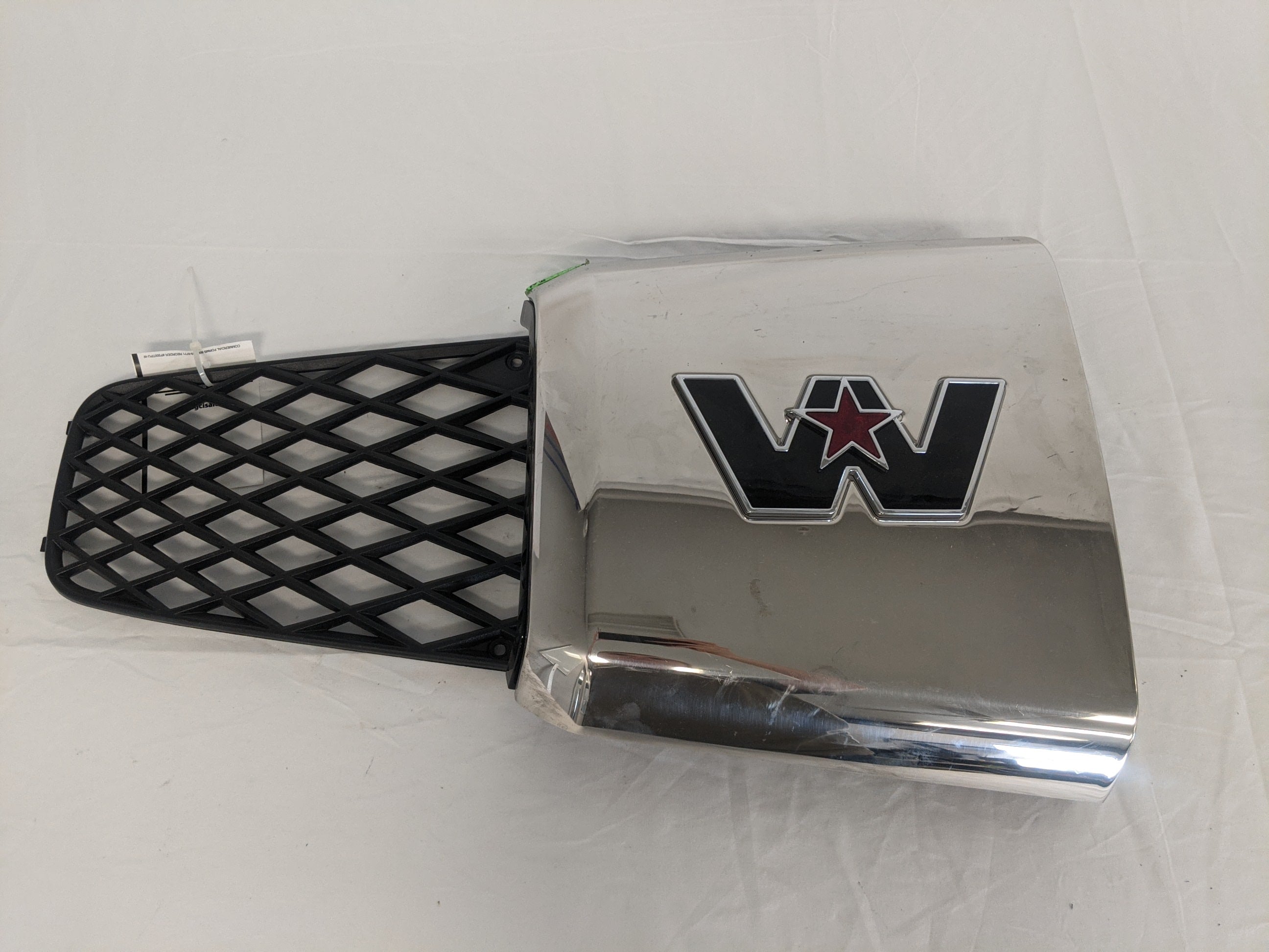 Used Western Star LH Hood Mounted Air Intake Grille - P/N A17-21823-006 (8403383157052)