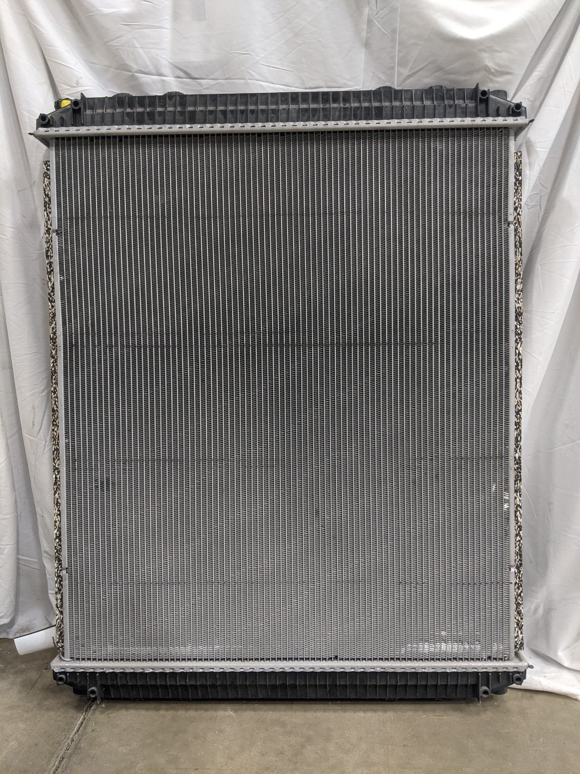 Freightliner 30½ x 35 7/8" Core & Tank Radiator Assembly - P/N B4763002 (8475761082684)