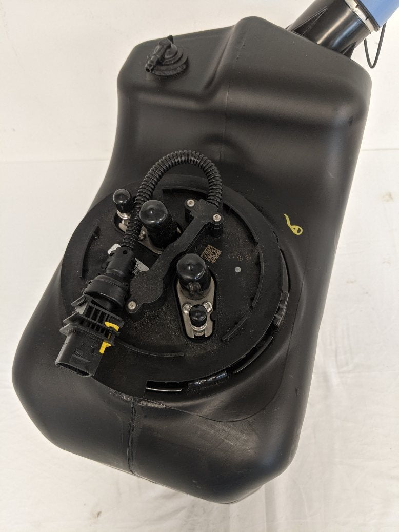 Freightliner Cummins 13 Gal DEF Tank A04-35189-010 & Header 04-31353-005 (8603519451452)