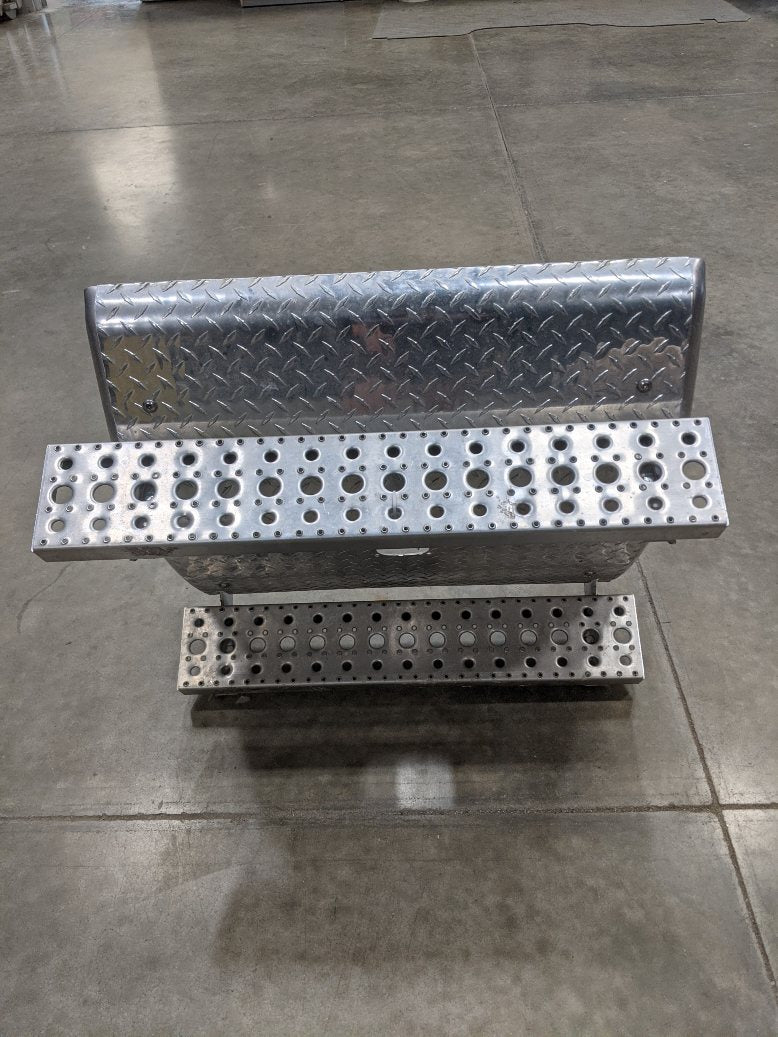 Freightliner LH Dia. Plate Battery Box Cover - P/N A06-88241-004