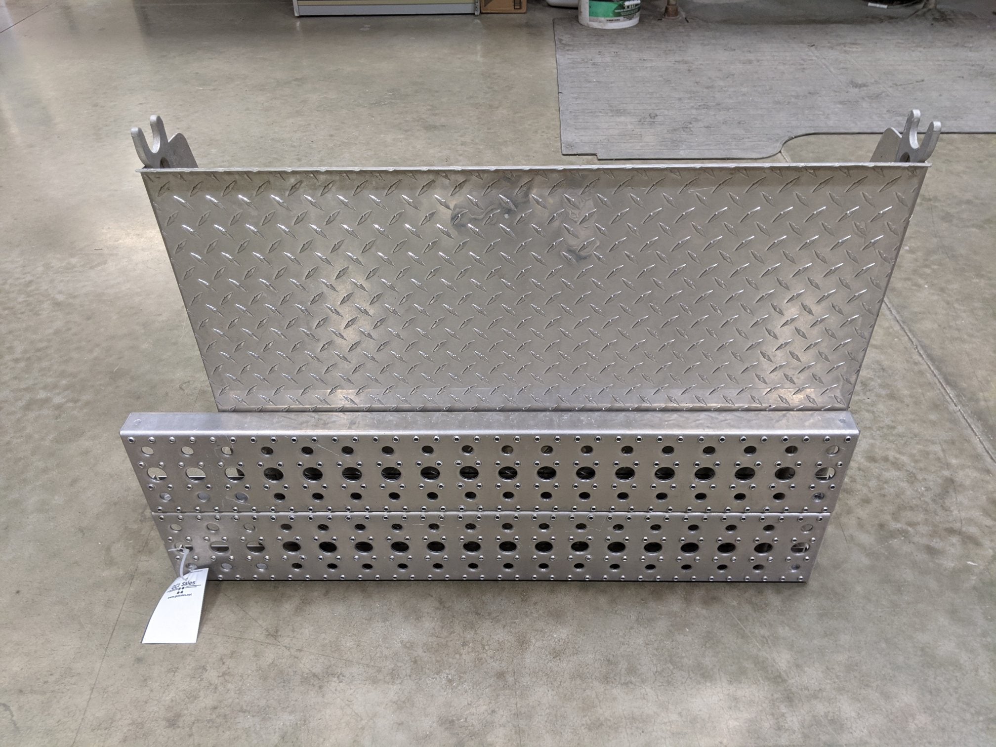 Used LH 2 Extend Tread Diamond Plate Battery Box Cover - P/N A06-69208-018 (8736880656700)