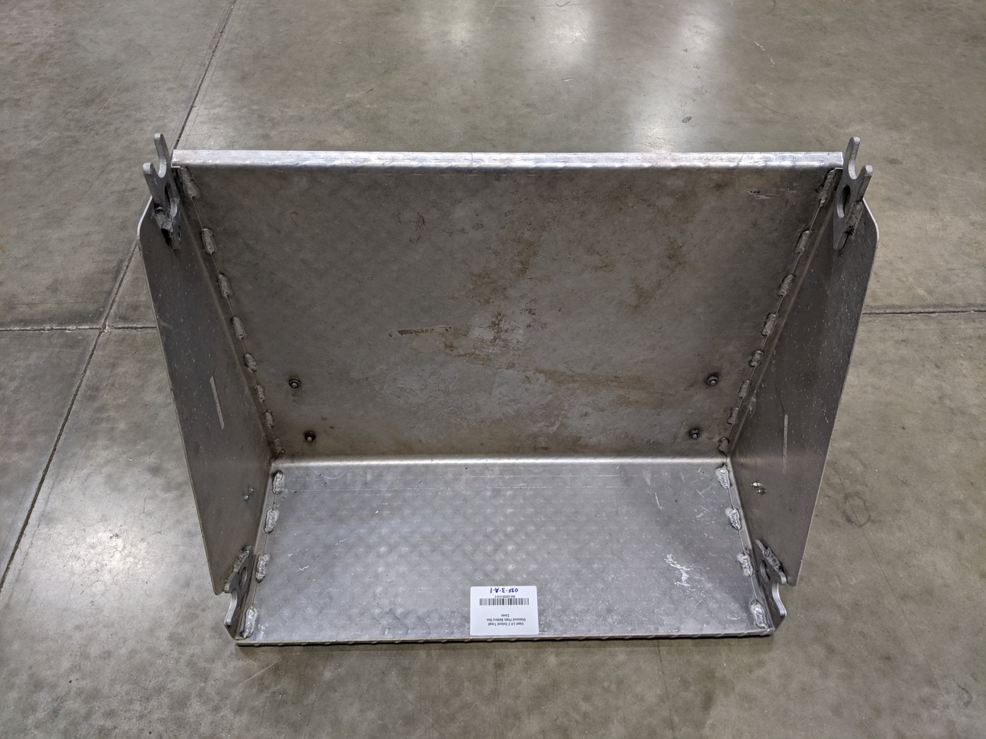 Used LH 2 Extend Tread Diamond Plate Battery Box Cover - P/N A06-69208-018 (8736880656700)