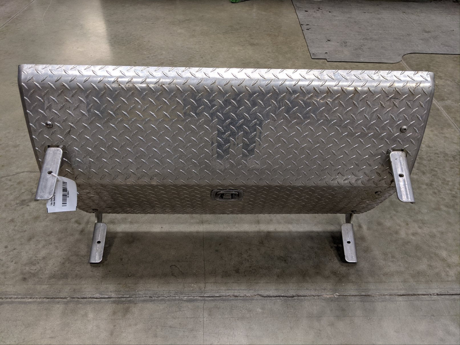 *No Steps* FTL 40" Dimond Plate Battery/Tool Box Cover - P/N A06-88242-004 (8752385196348)