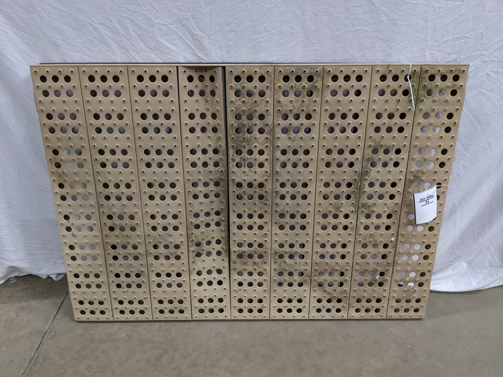 Damaged Freightliner Extra Long / Wide 45 3/8" x 31 7/8" Deck Plate (8758679372092)