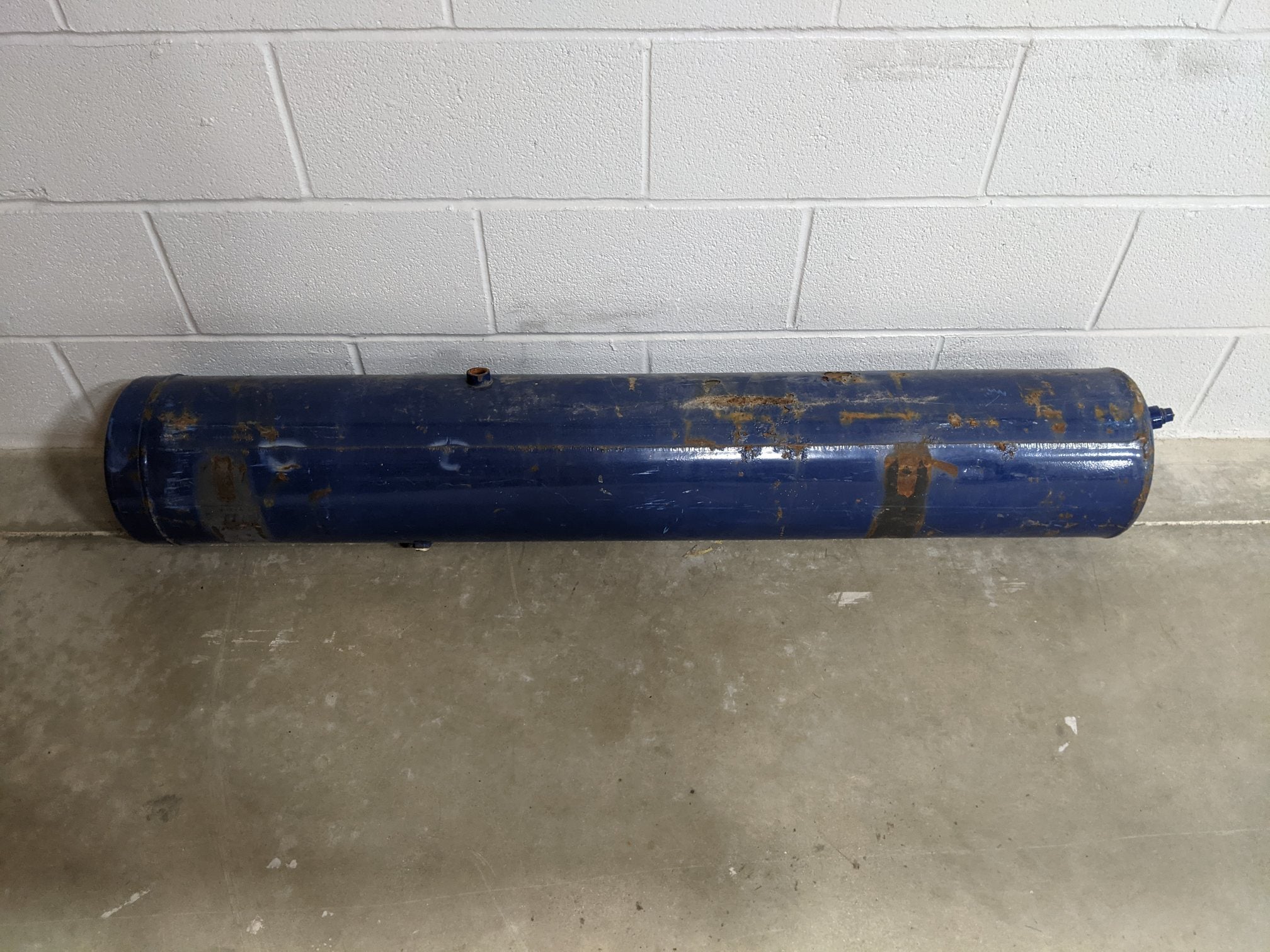 Damaged Freightliner 53½" Steel Air Tank Similar To 5005313 - P/N 5002371 1 (8754588188988)