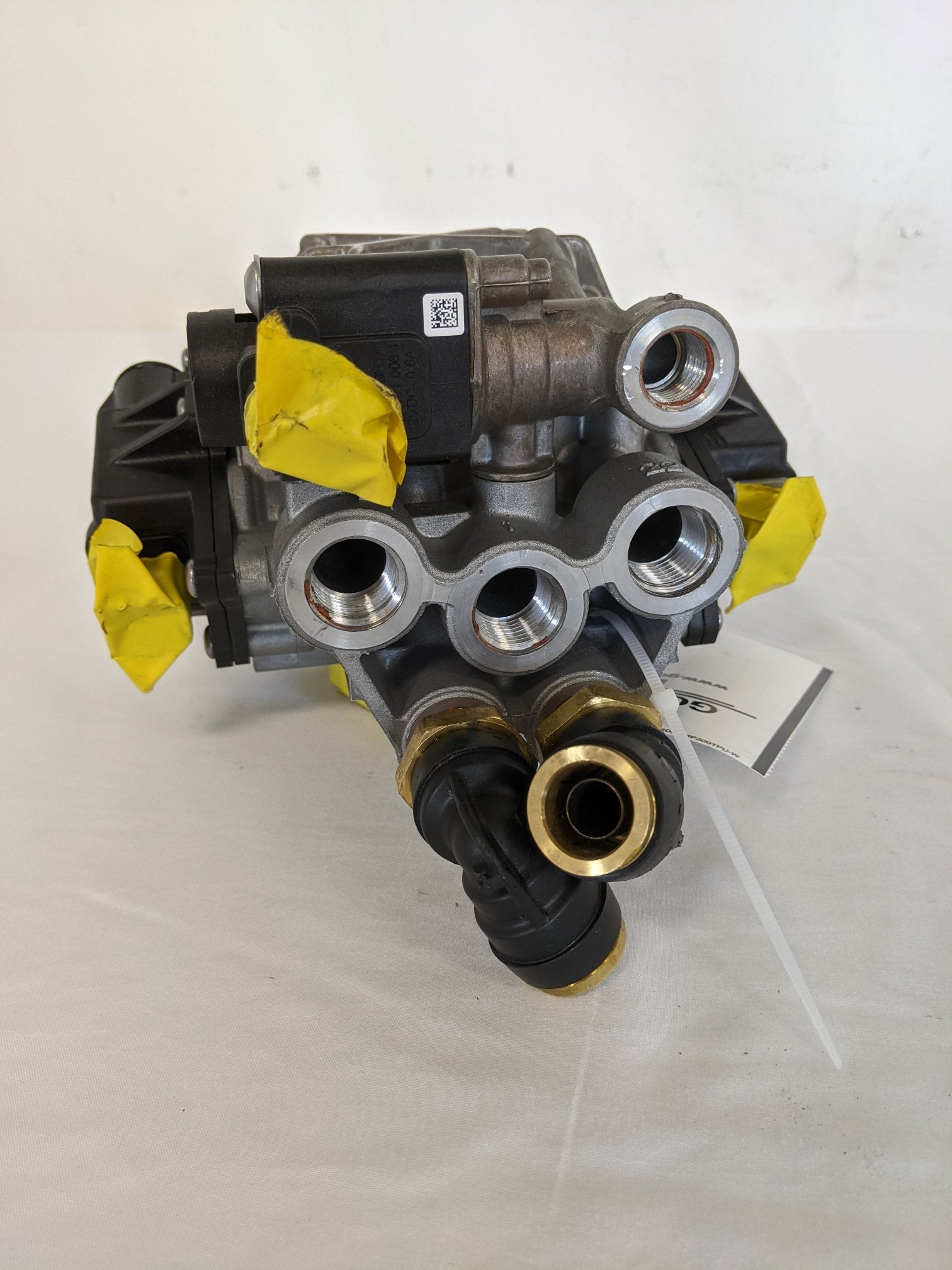 Damaged Wabco 6 Port ABS Combo Modulator Valve - P/N 9760001050 (8758734356796)