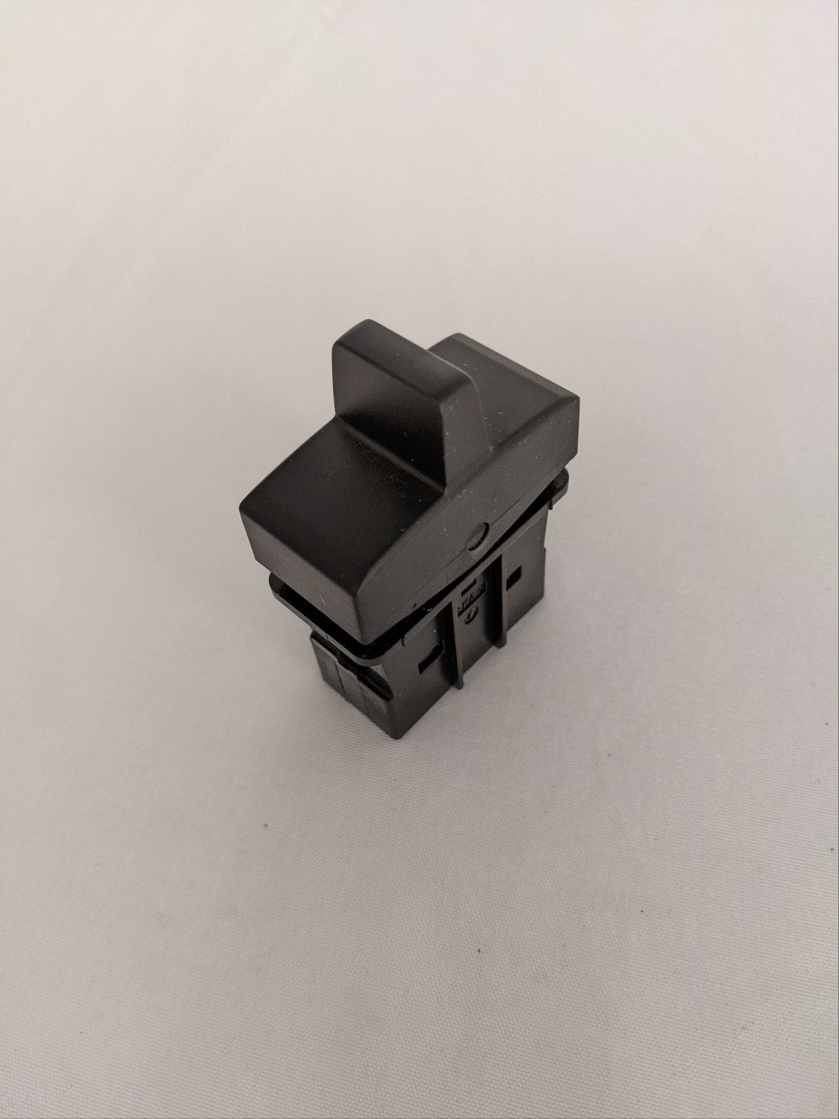 Freightliner Blank 15 Latch MSF Rocker Switch P/N A66-07943-014 (8832224756028)