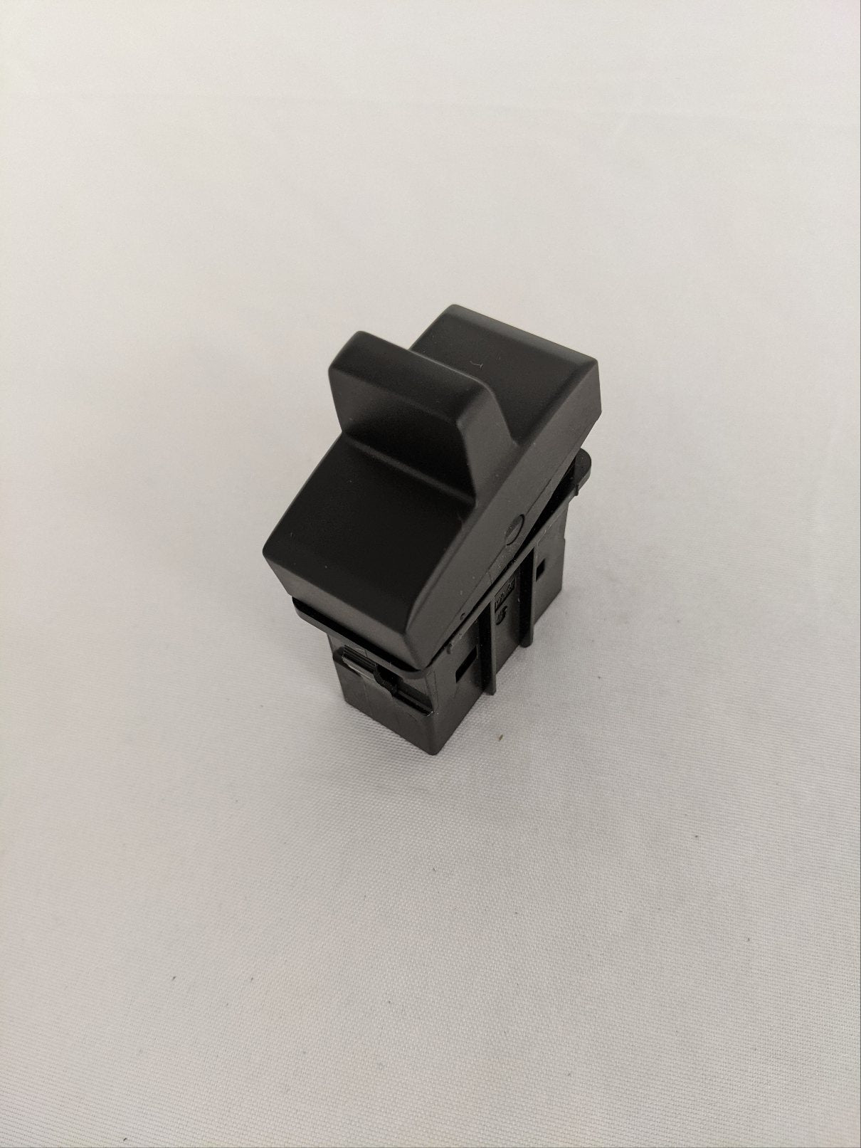 Freightliner Blank 17 Latch MSF Rocker Switch - P/N A66-07493-016 (8827001667900)
