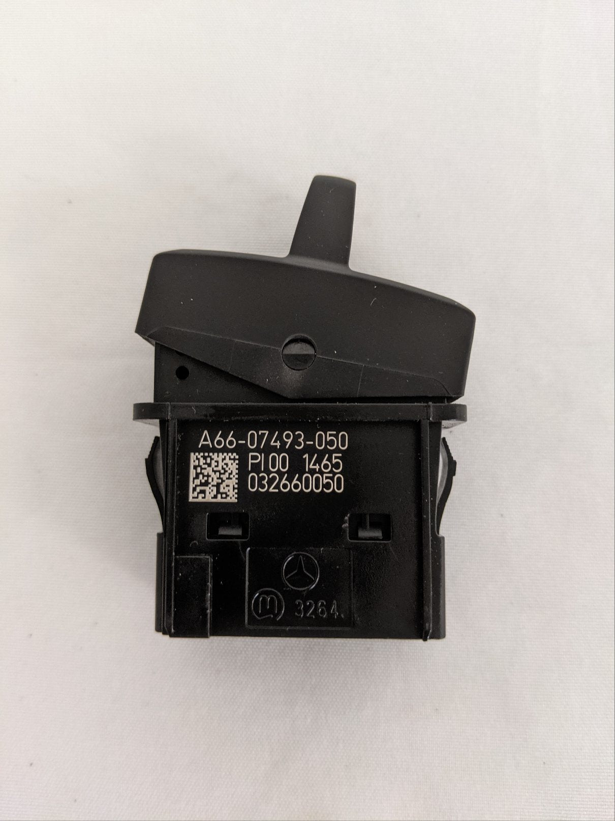 Freightliner Blank 17 Latch MSF Rocker Switch - P/N A66-07493-016 (8827001667900)